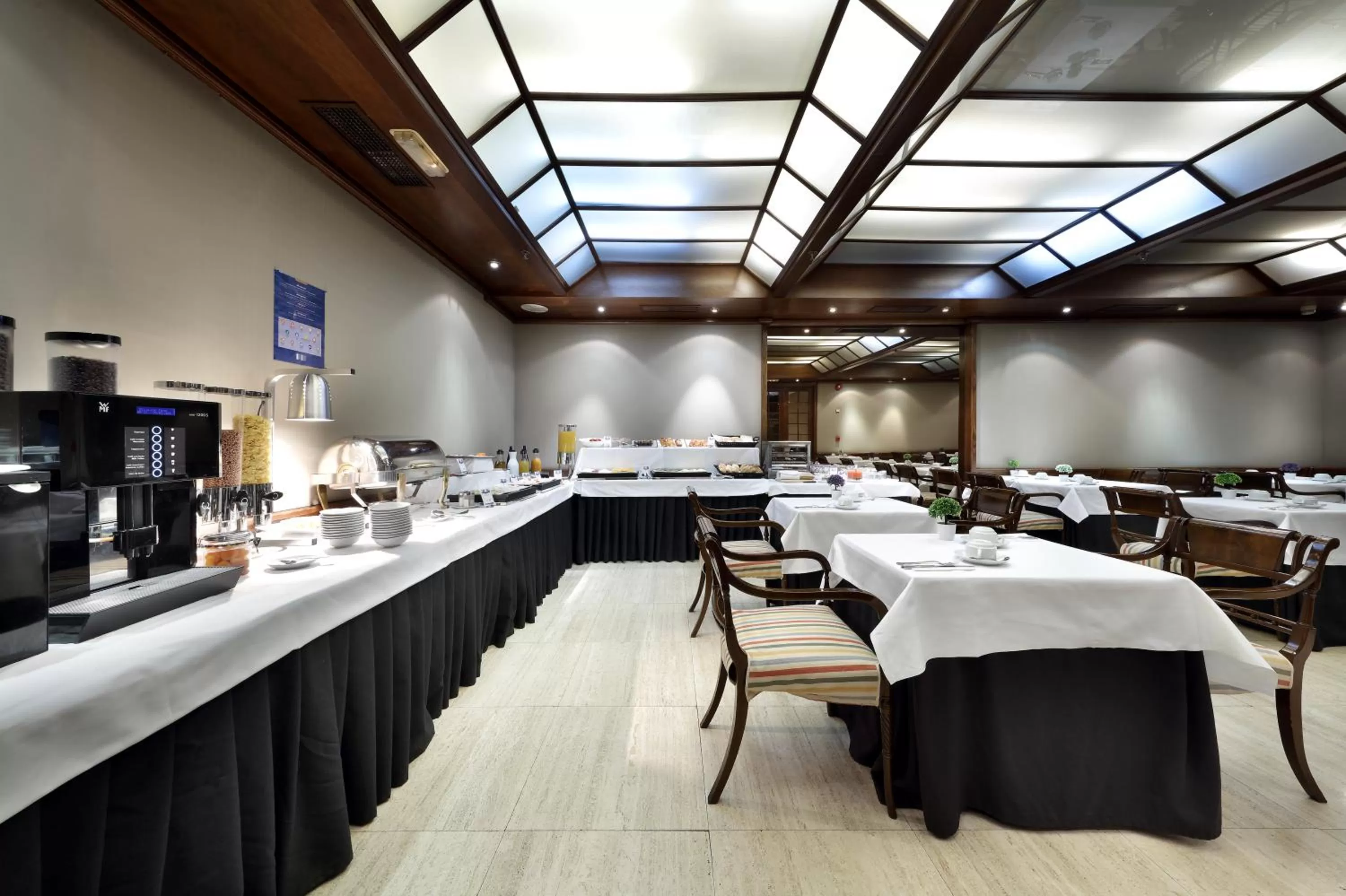 Lounge or bar in Crisol Puerta de Burgos