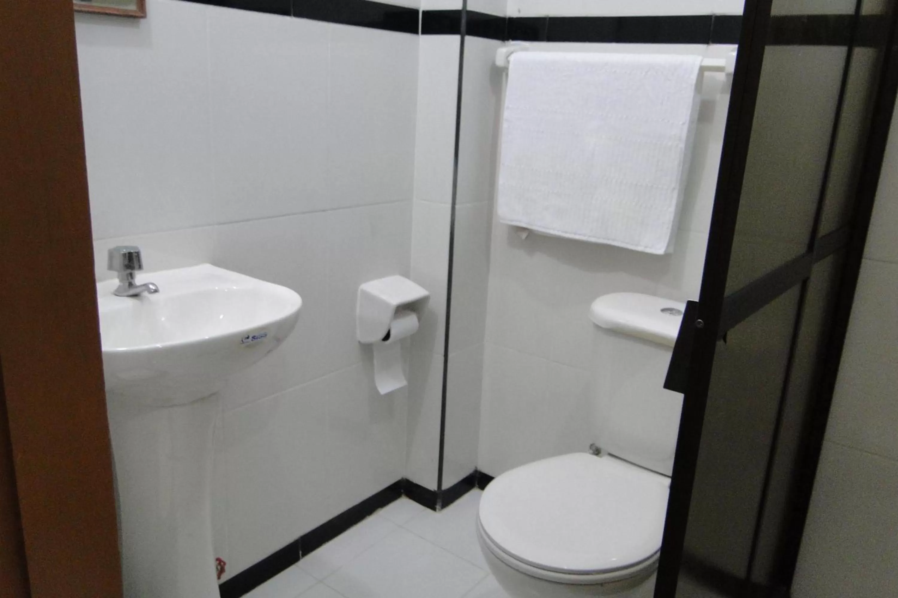 Bathroom in Cittadella Hostal