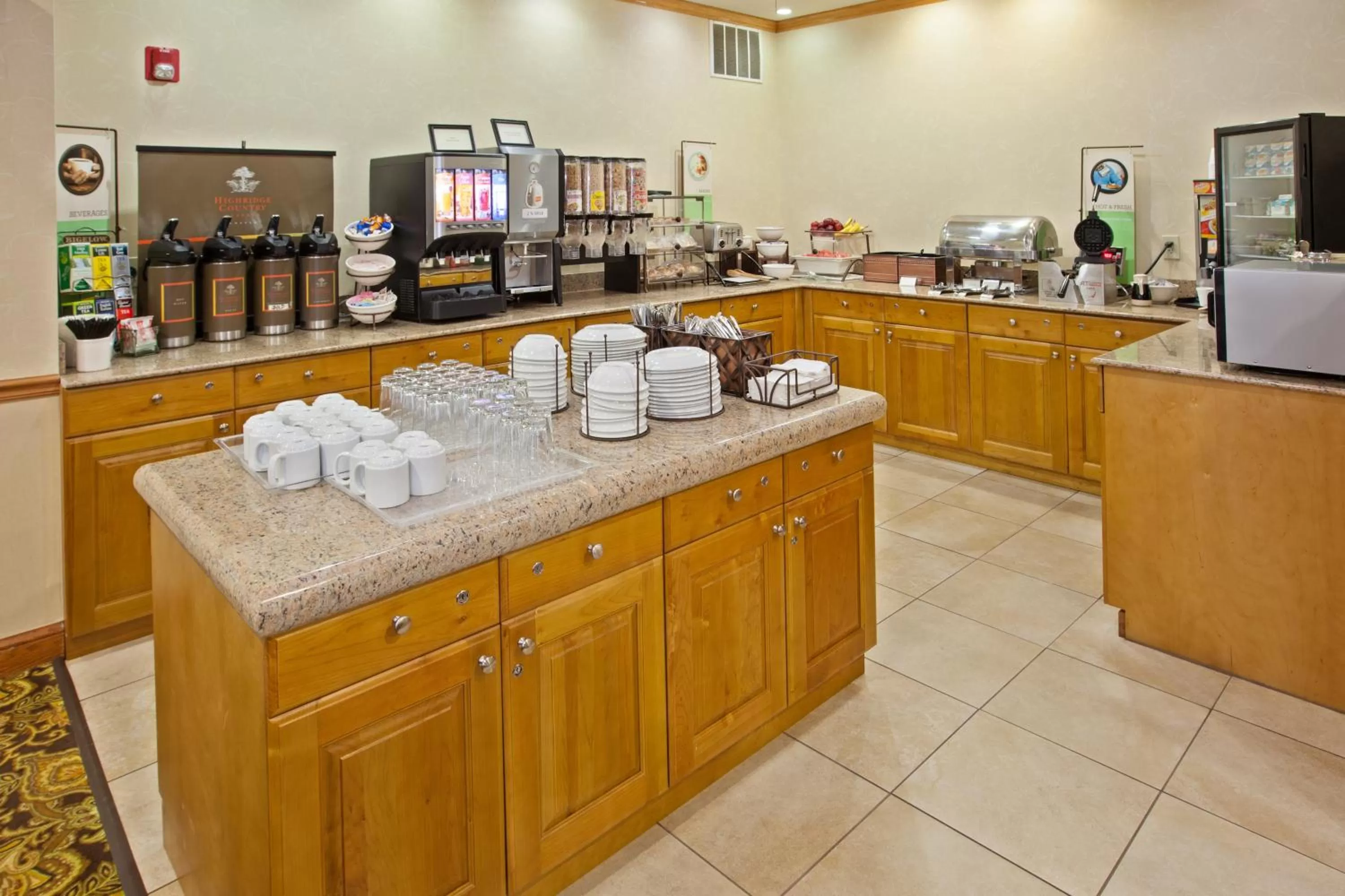 Food and drinks in Country Inn & Suites by Radisson, Columbus West, OH