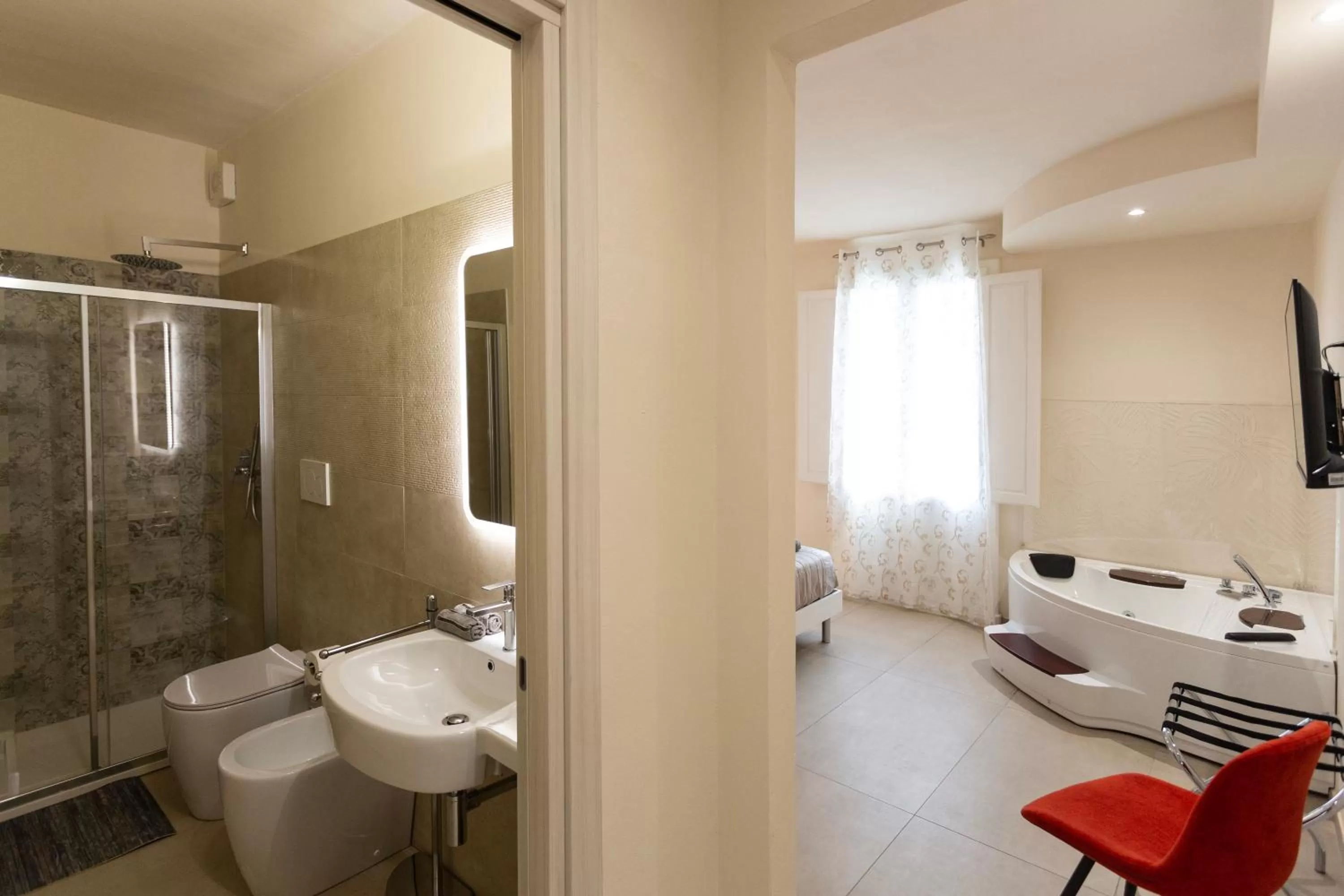 Shower in The Bricks B&B Free Parking