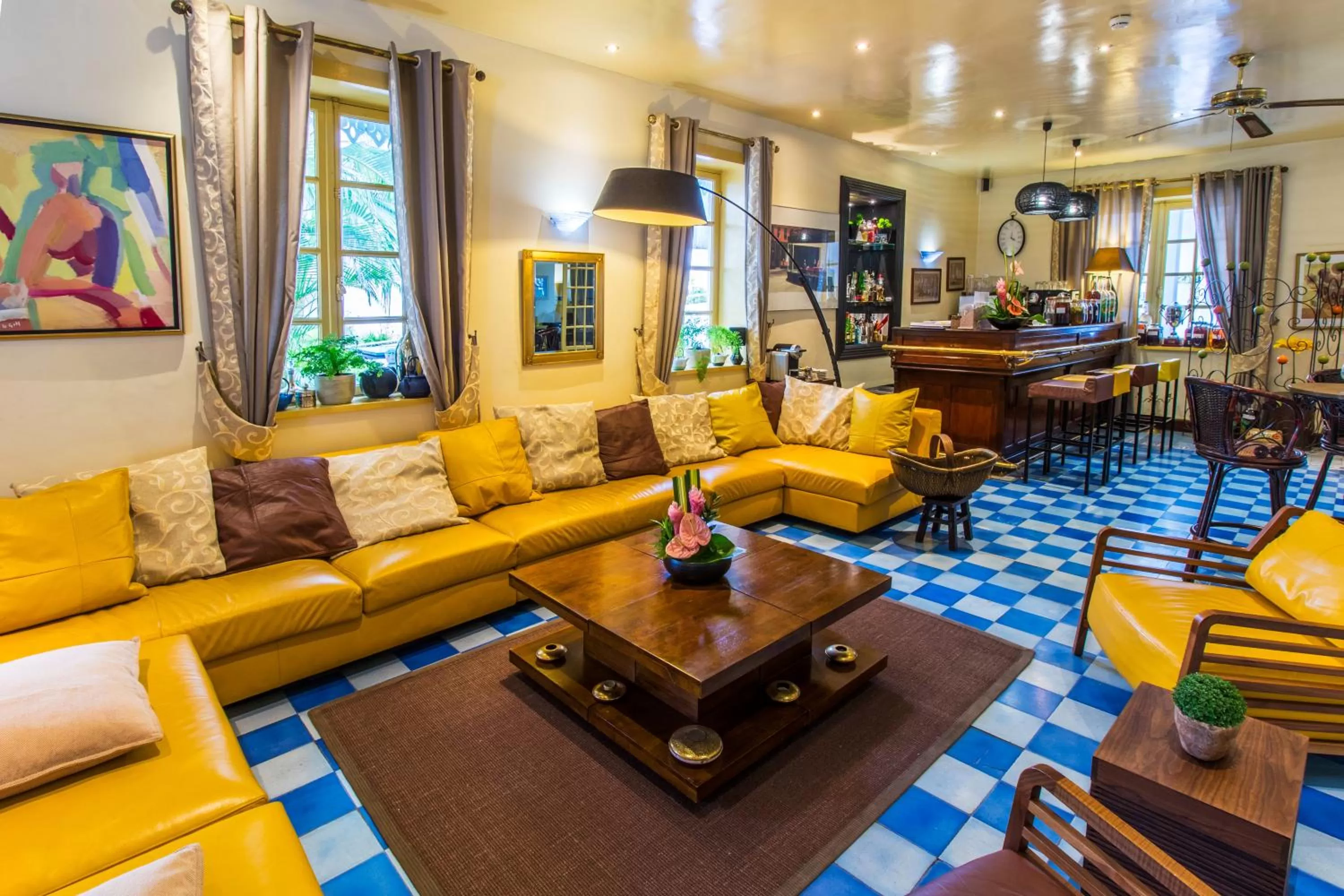 Communal lounge/ TV room in Le Juliette Dodu- Le charme d'un monument historique