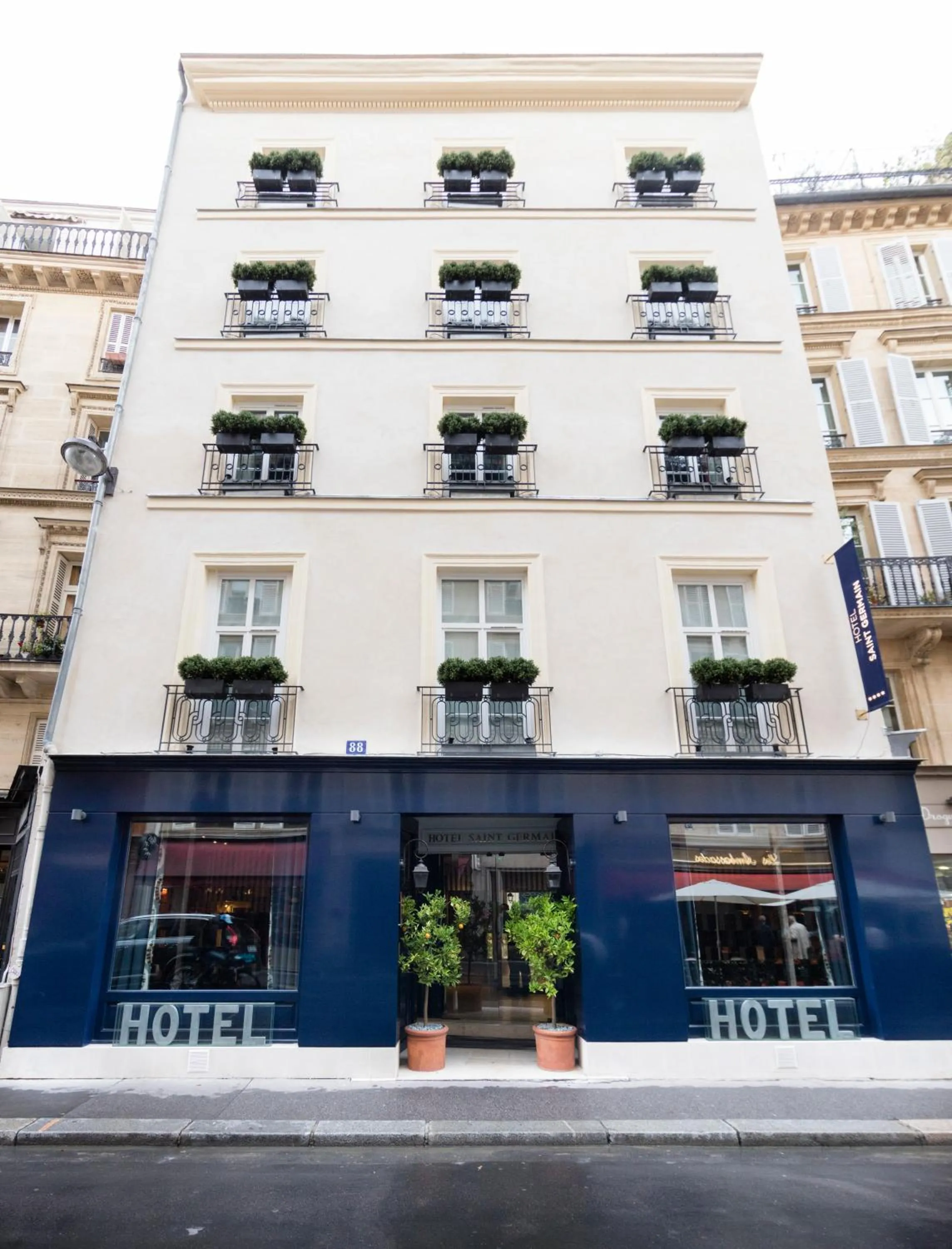 Property building in Hôtel Saint Germain
