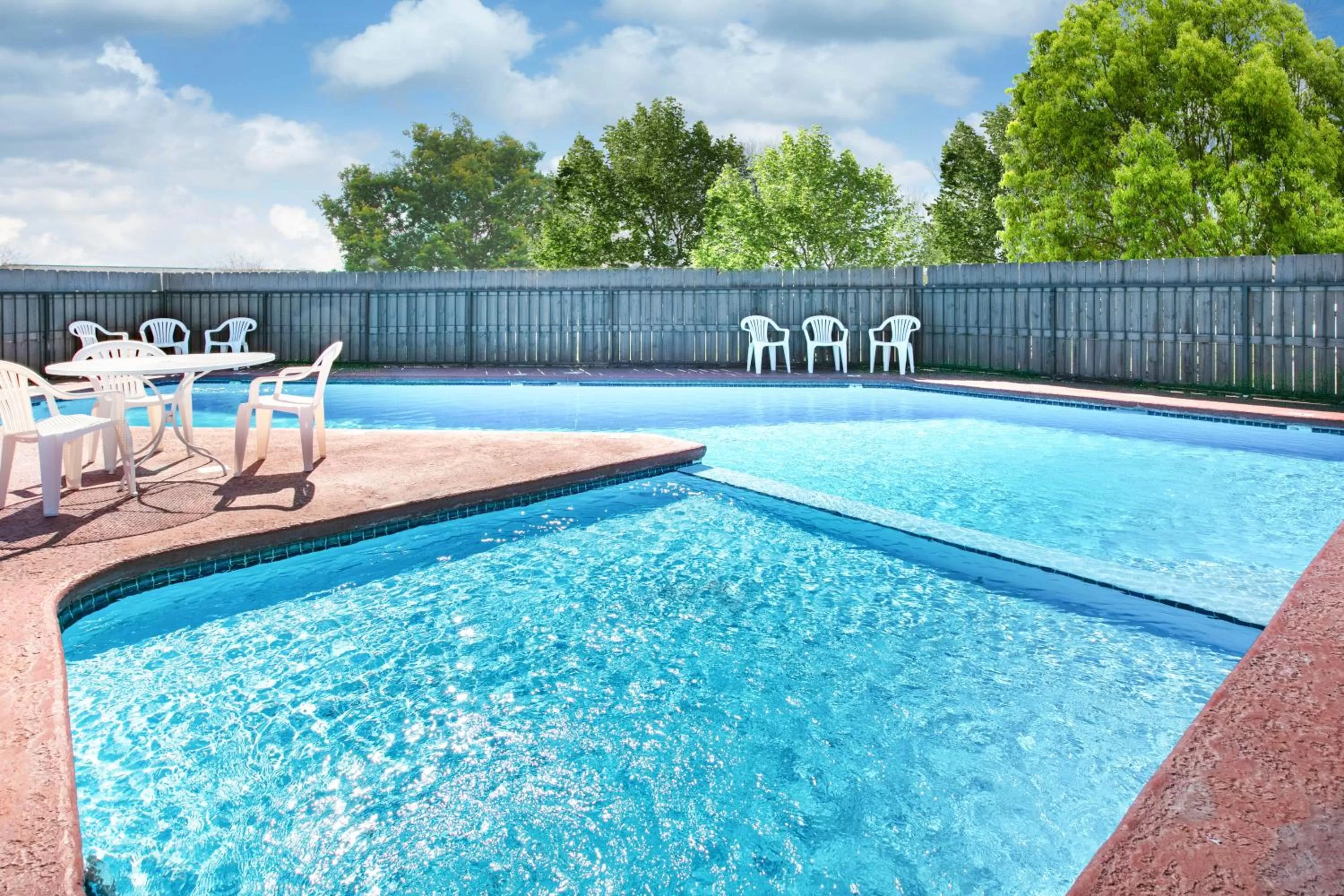 Day in Days Inn by Wyndham Waco Near Downtown University