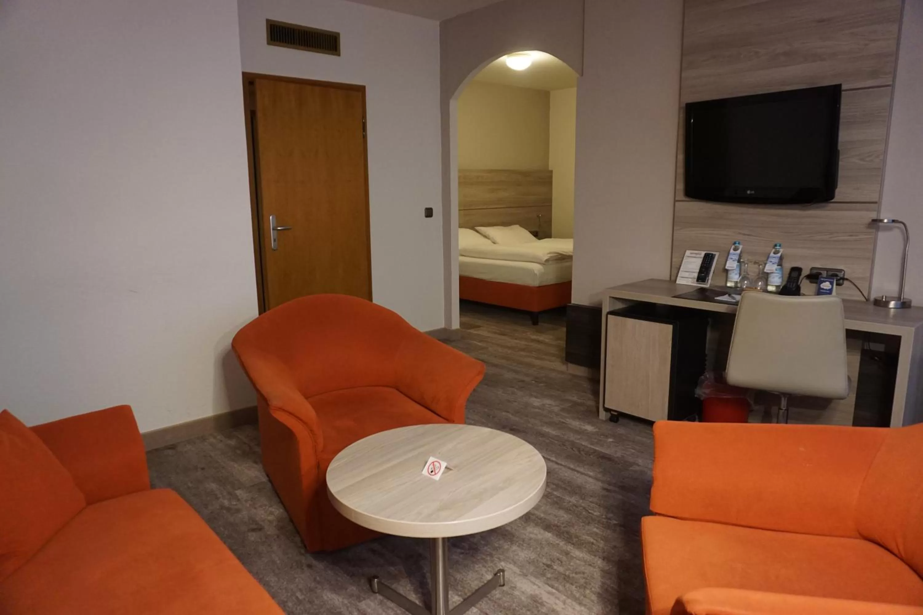 Nightclub / DJ, Bed in Hotel Kastanienhof