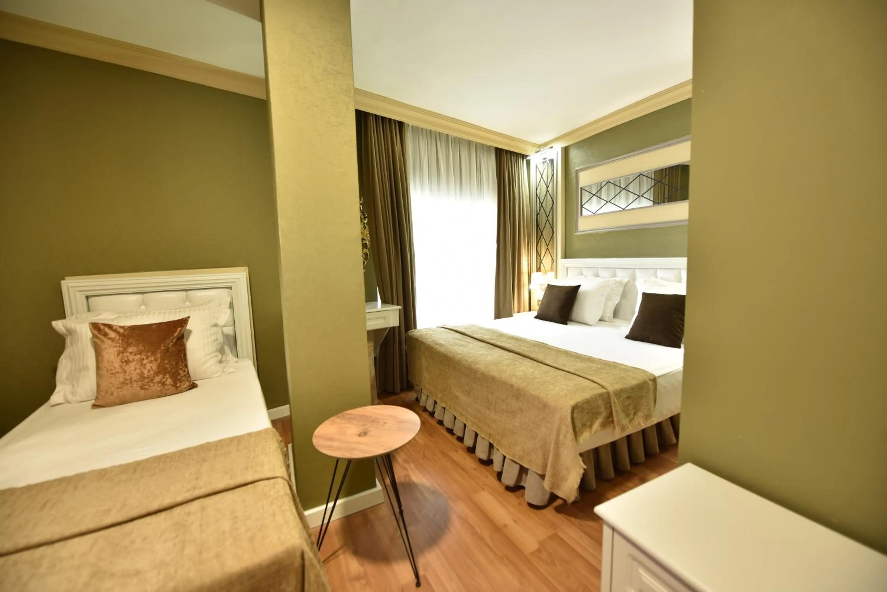 Photo of the whole room, Bed in Sunlight Hotel