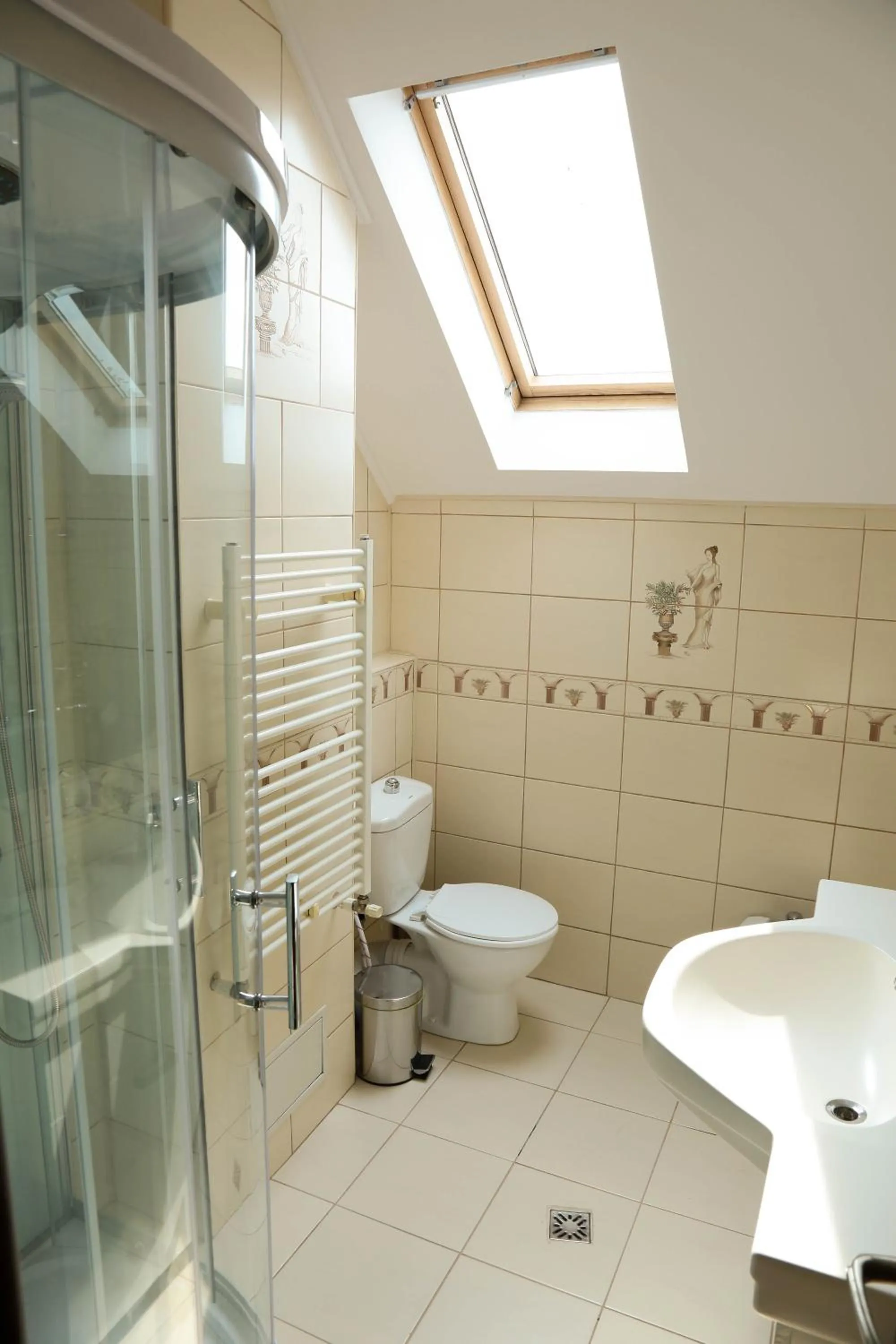 Shower in Hotel Apollonia