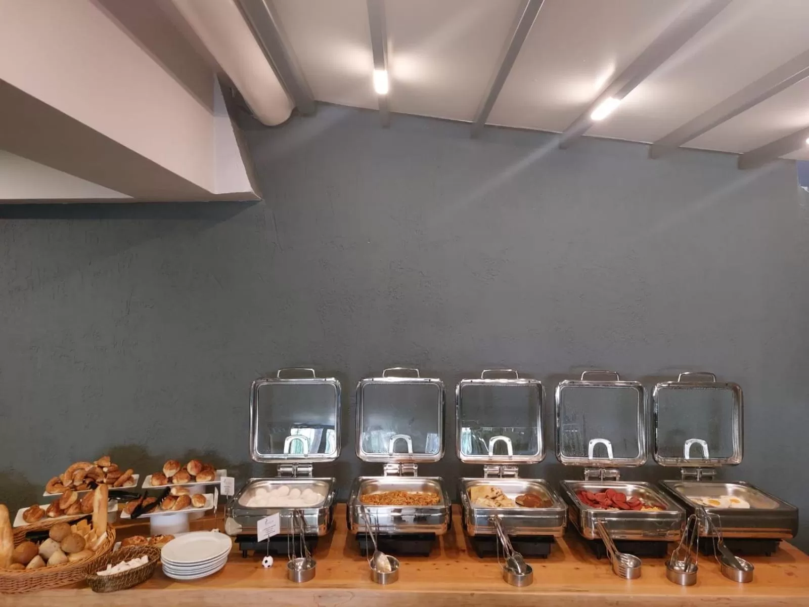 Breakfast in Falcon 1511