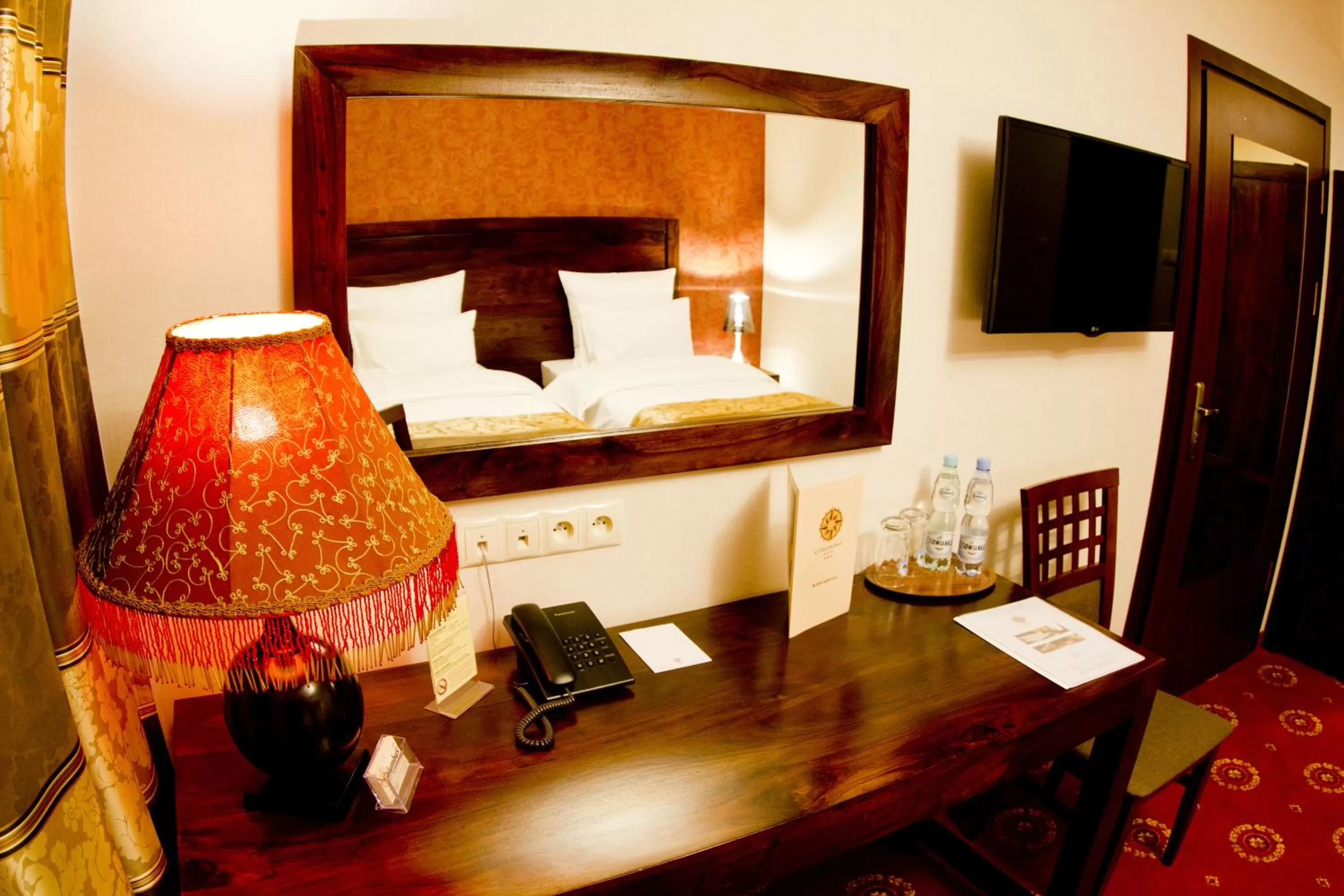 Photo of the whole room, Bed in Hotel Columbus