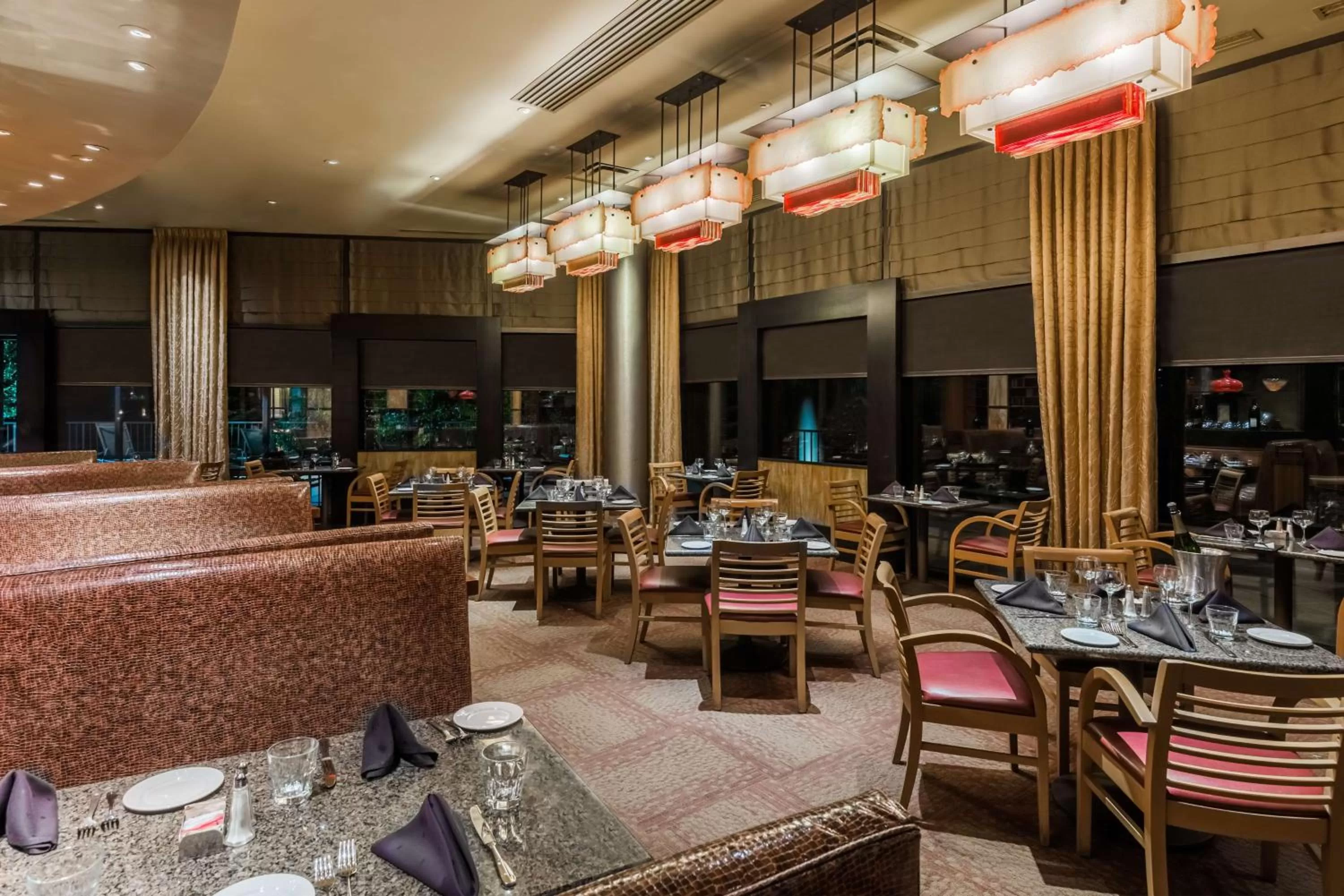 Restaurant/places to eat in Hilton Alexandria Mark Center