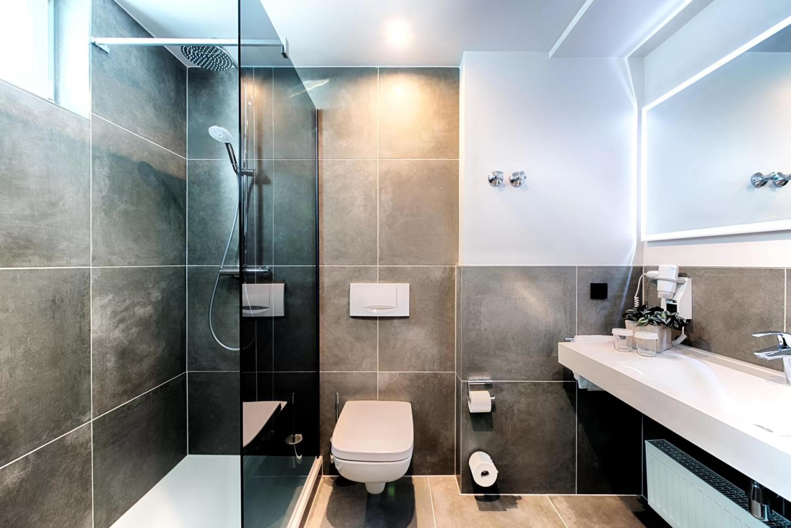 Bathroom in Offenbach Plaza Hotel