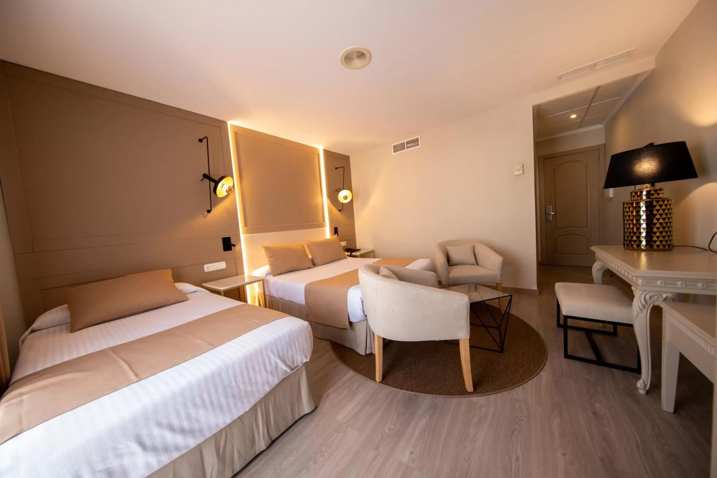 Triple Room with Balcony in Hotel Casablanca Triple Room with Balcony in Hotel Casablanca