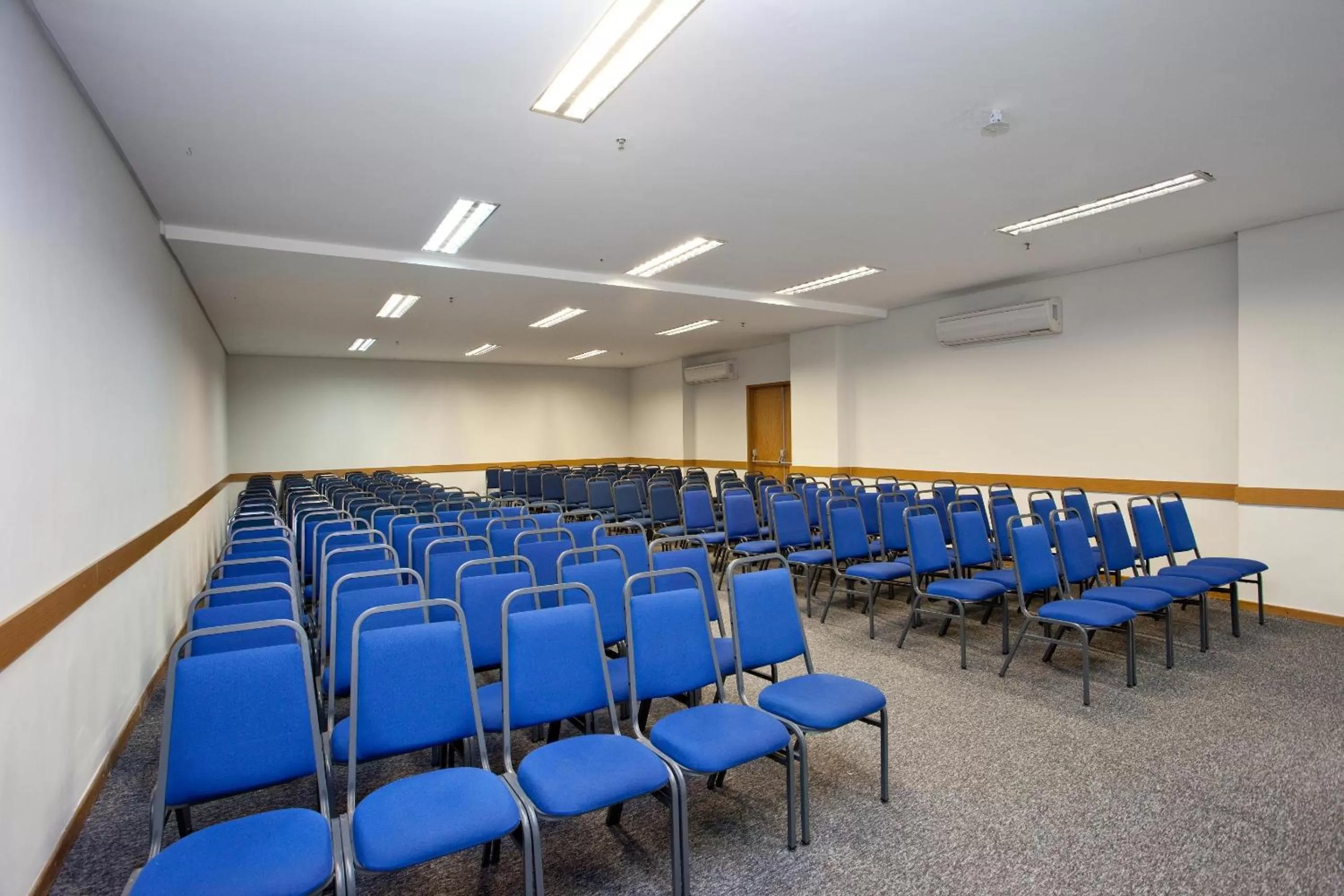 Business facilities in America Towers Hotel