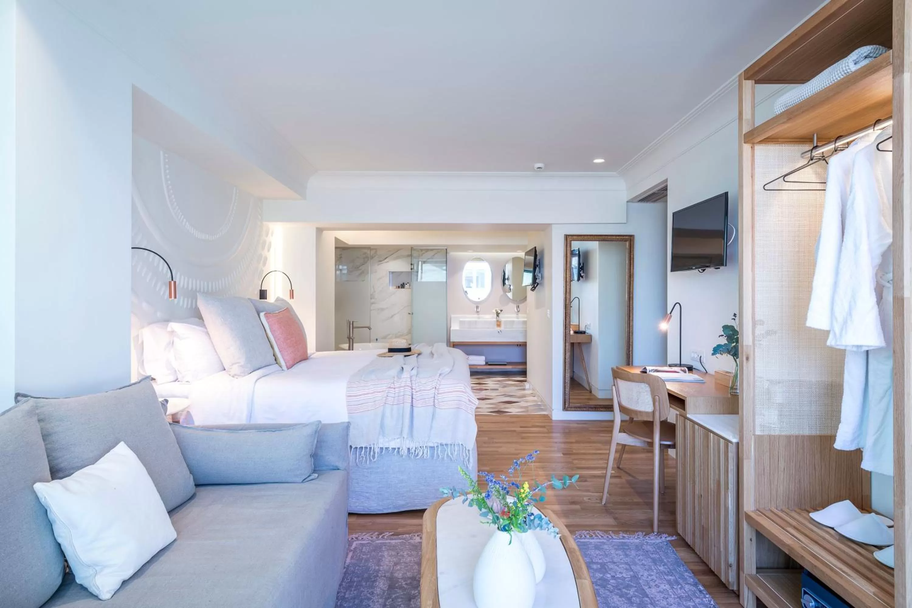 Photo of the whole room, Bed in Niche Hotel Athens