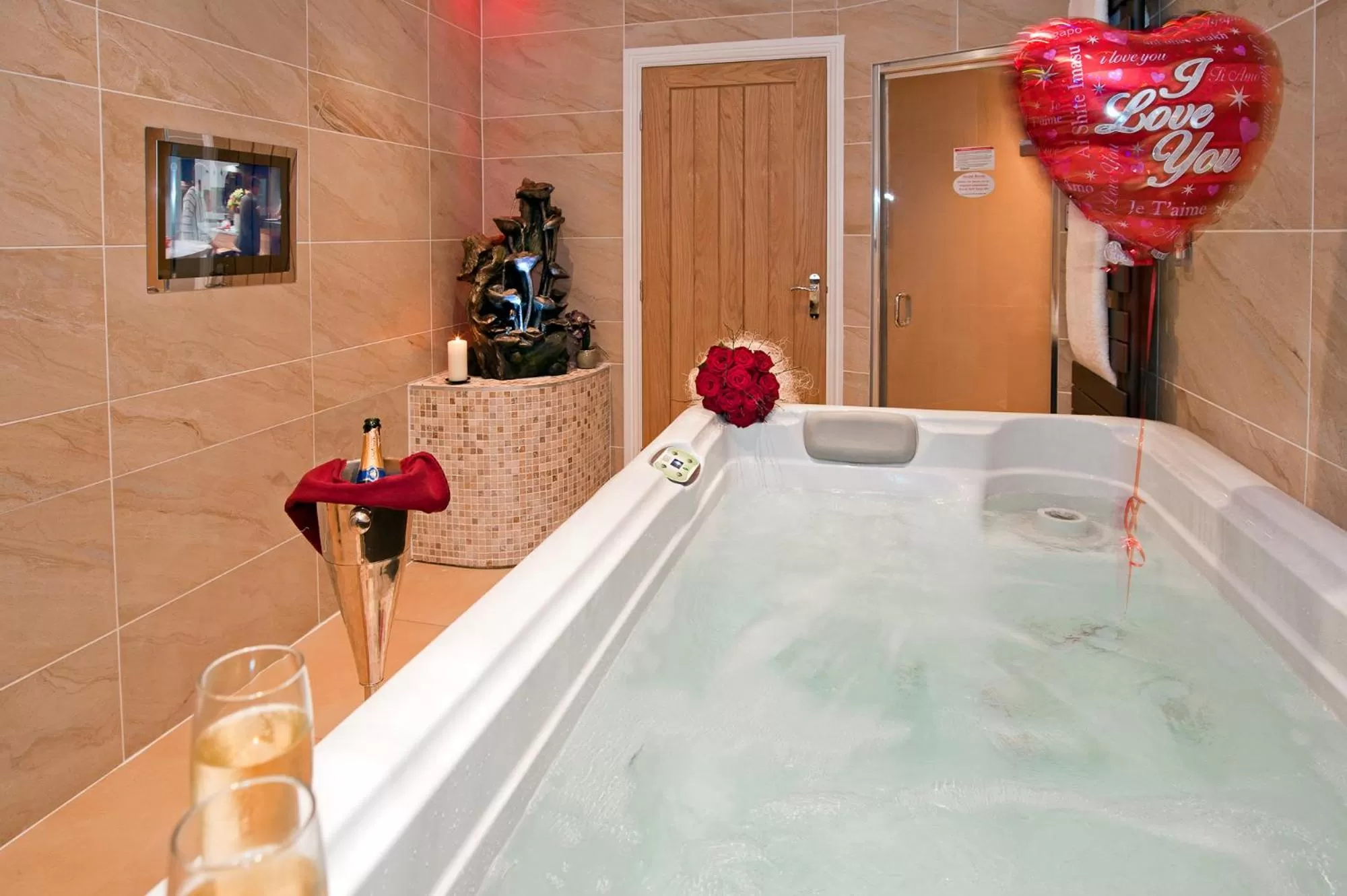 Hot Tub in Windermere Boutique Hotel Spa Suites & Hot Tubs