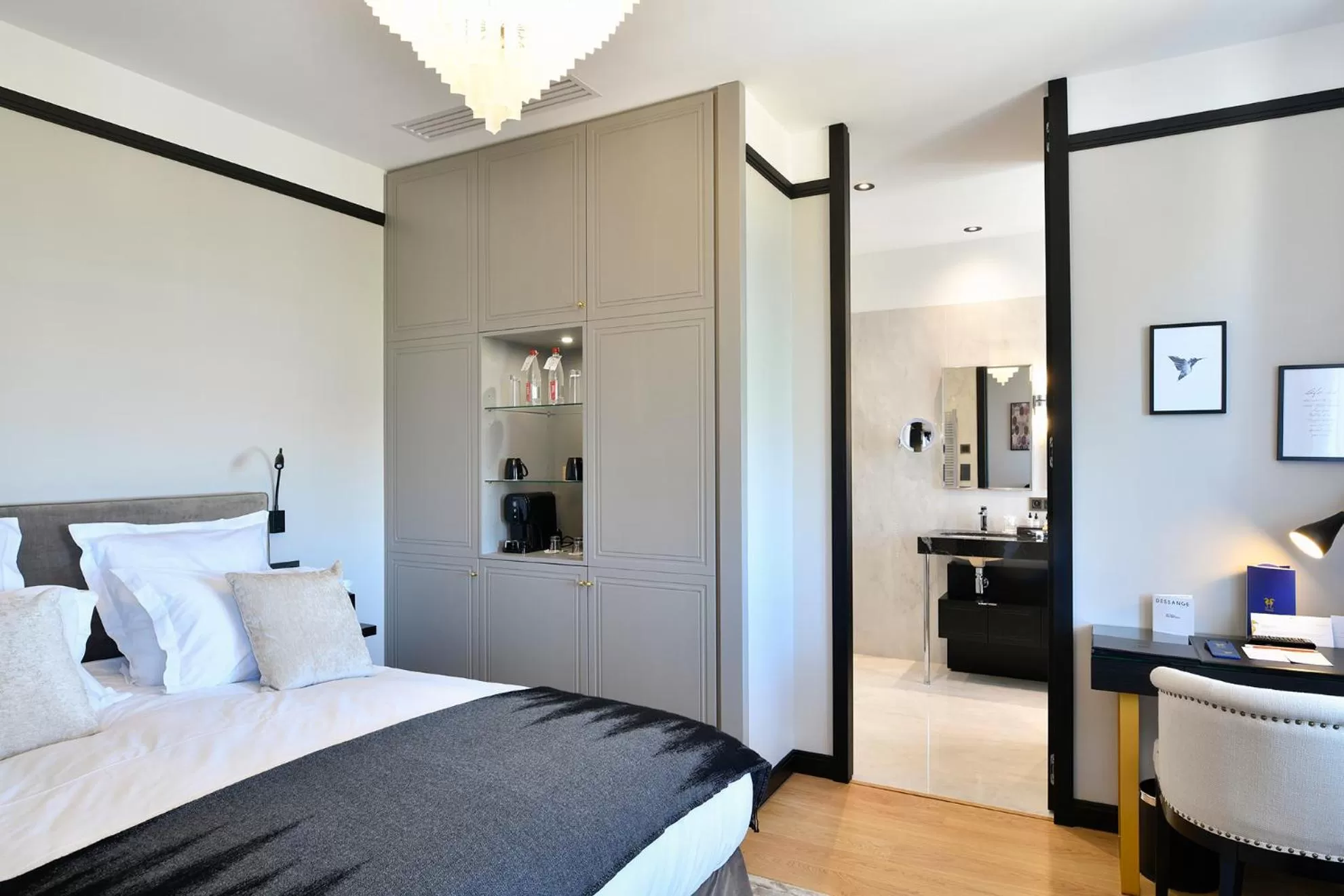 Billiard, Bed in Hôtel Restaurant le Touring - Teritoria