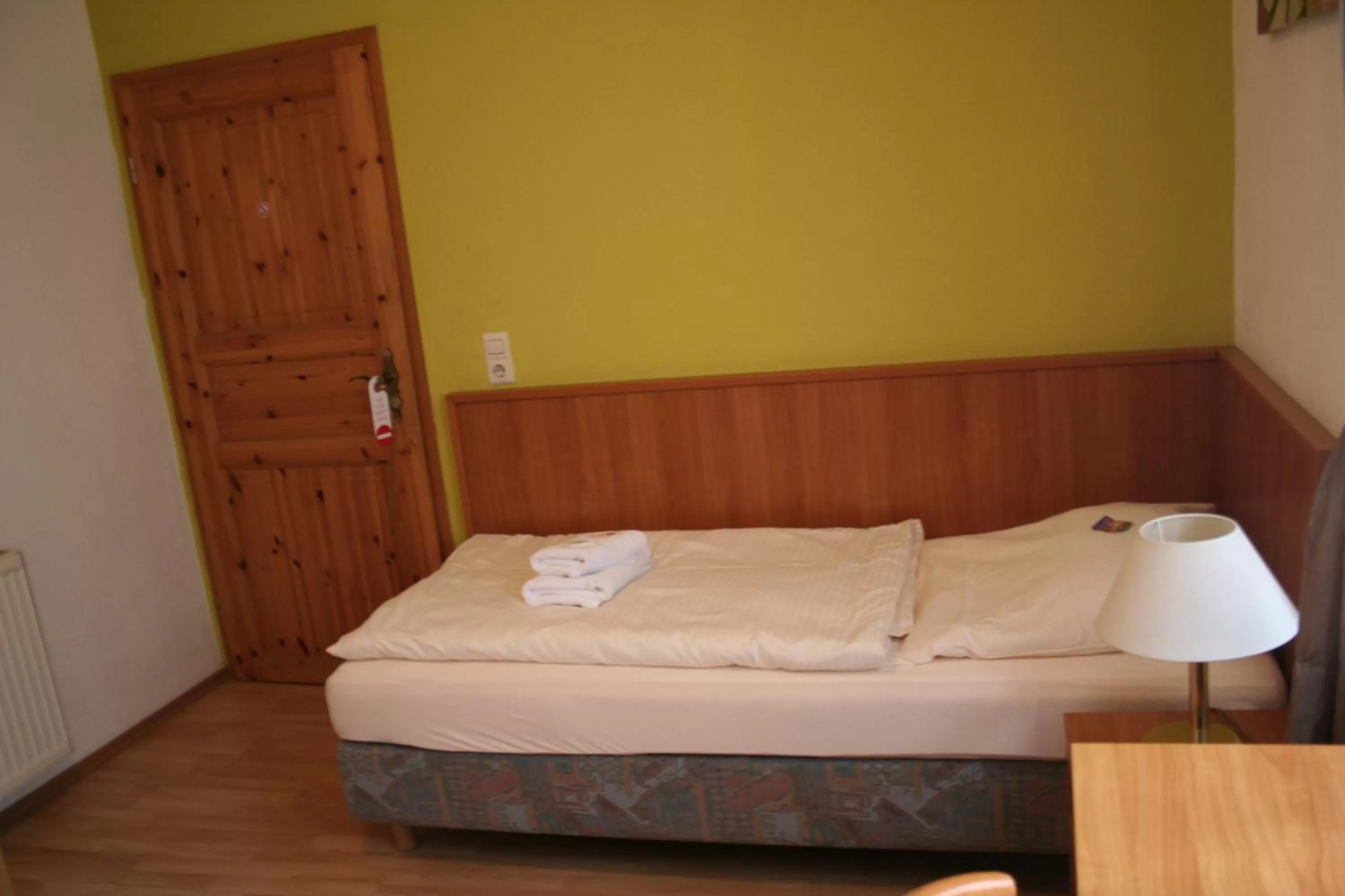 Photo of the whole room, Bed in Landgasthof Hotel Rebe Alzey