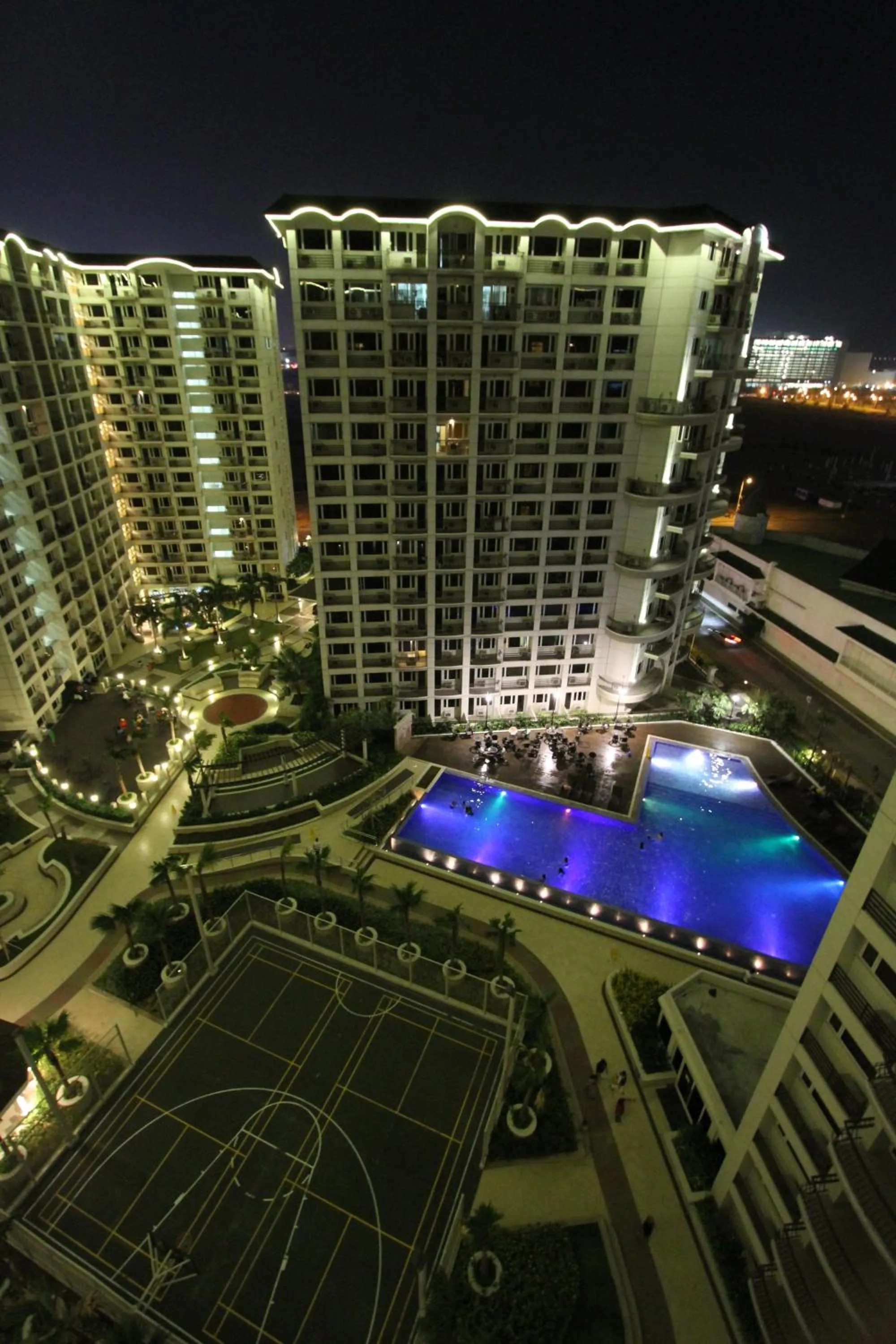 Night in Extremeli Suites