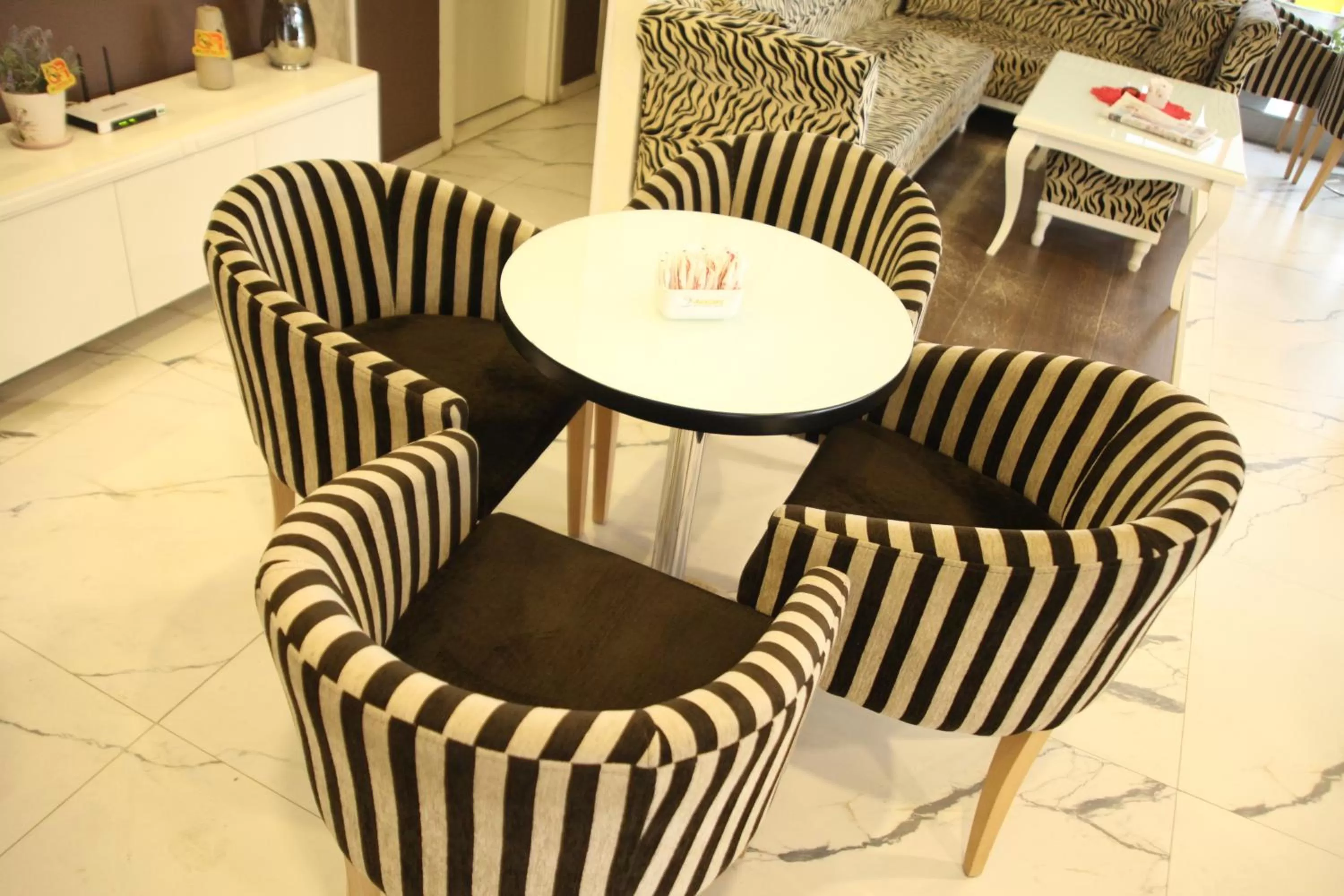 Lounge or bar, Seating Area in Fjortes Hotel