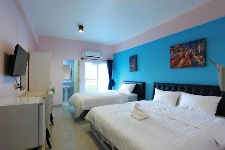 Photo of the whole room in 2Bedtel