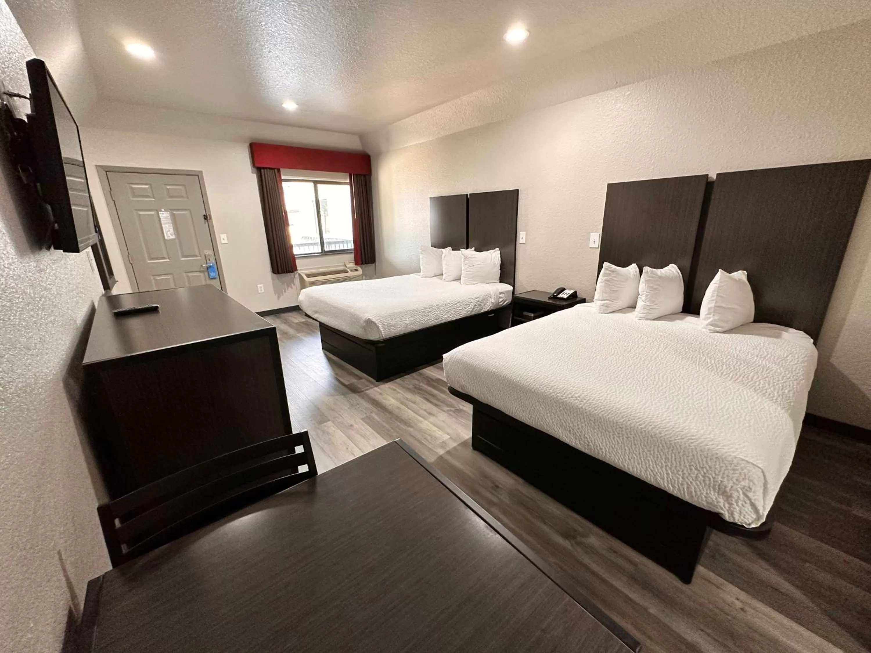 Photo of the whole room, Bed in Days Inn by Wyndham Dickinson TX