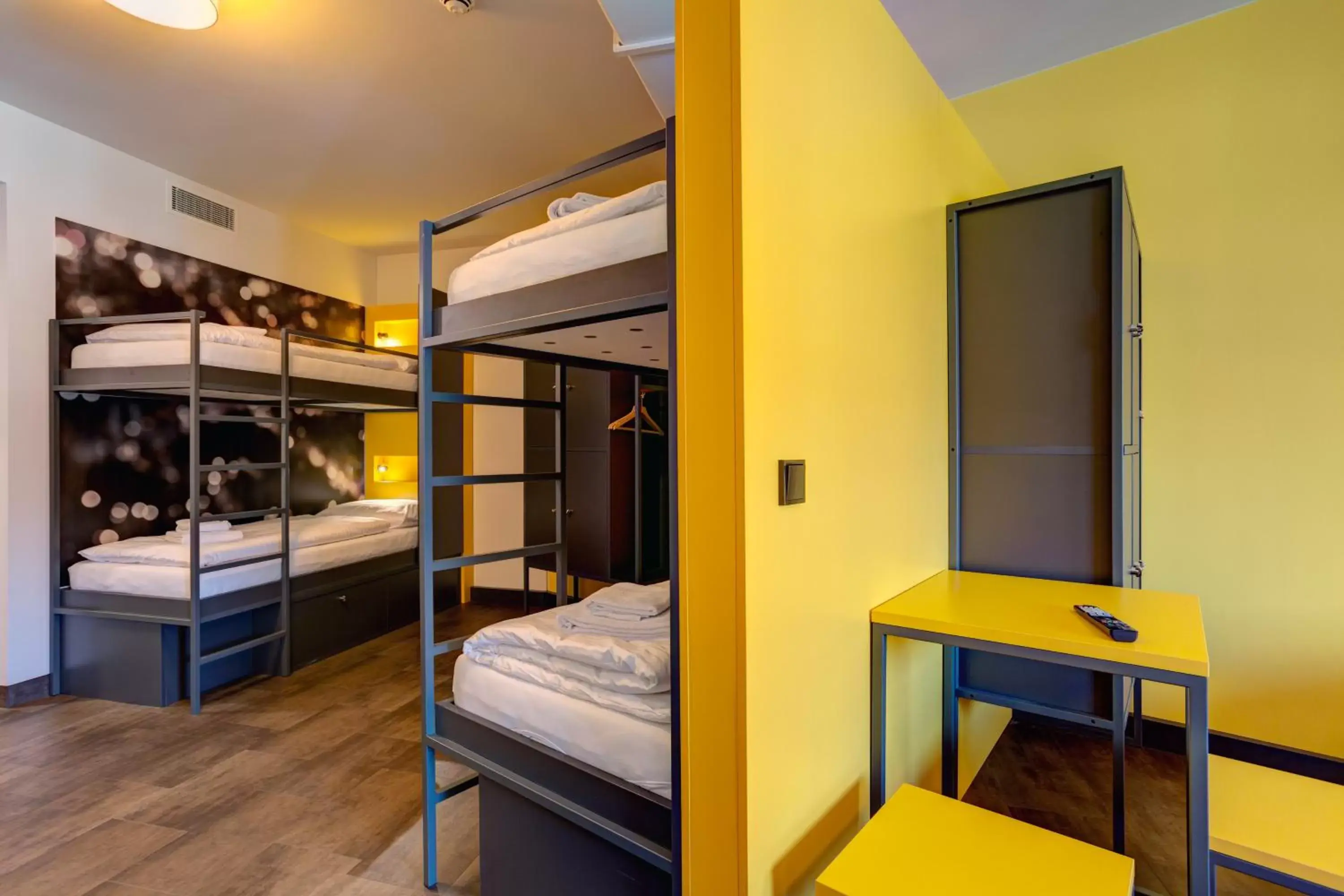 6-Bed Room in MEININGER Hotel München Olympiapark 6-Bed Room in MEININGER Hotel München Olympiapark