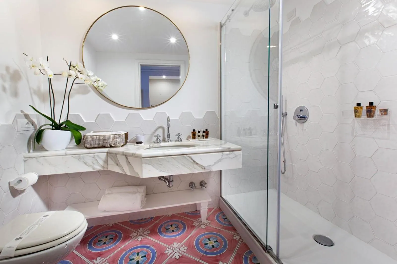 Shower in Hotel Belair