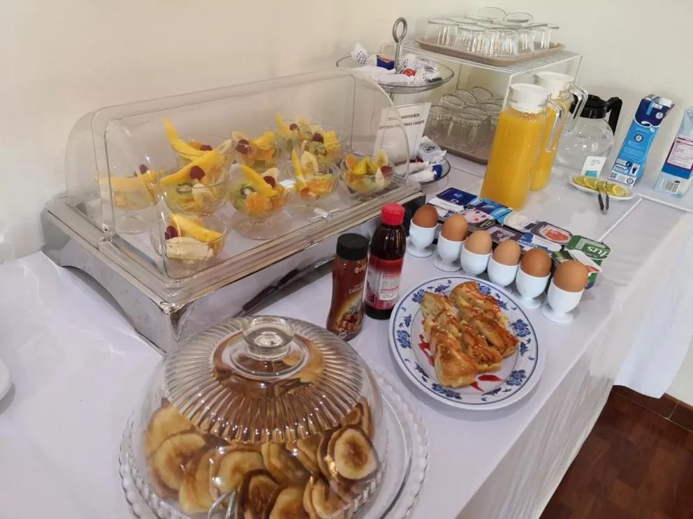 Buffet breakfast in La Luna Blanca