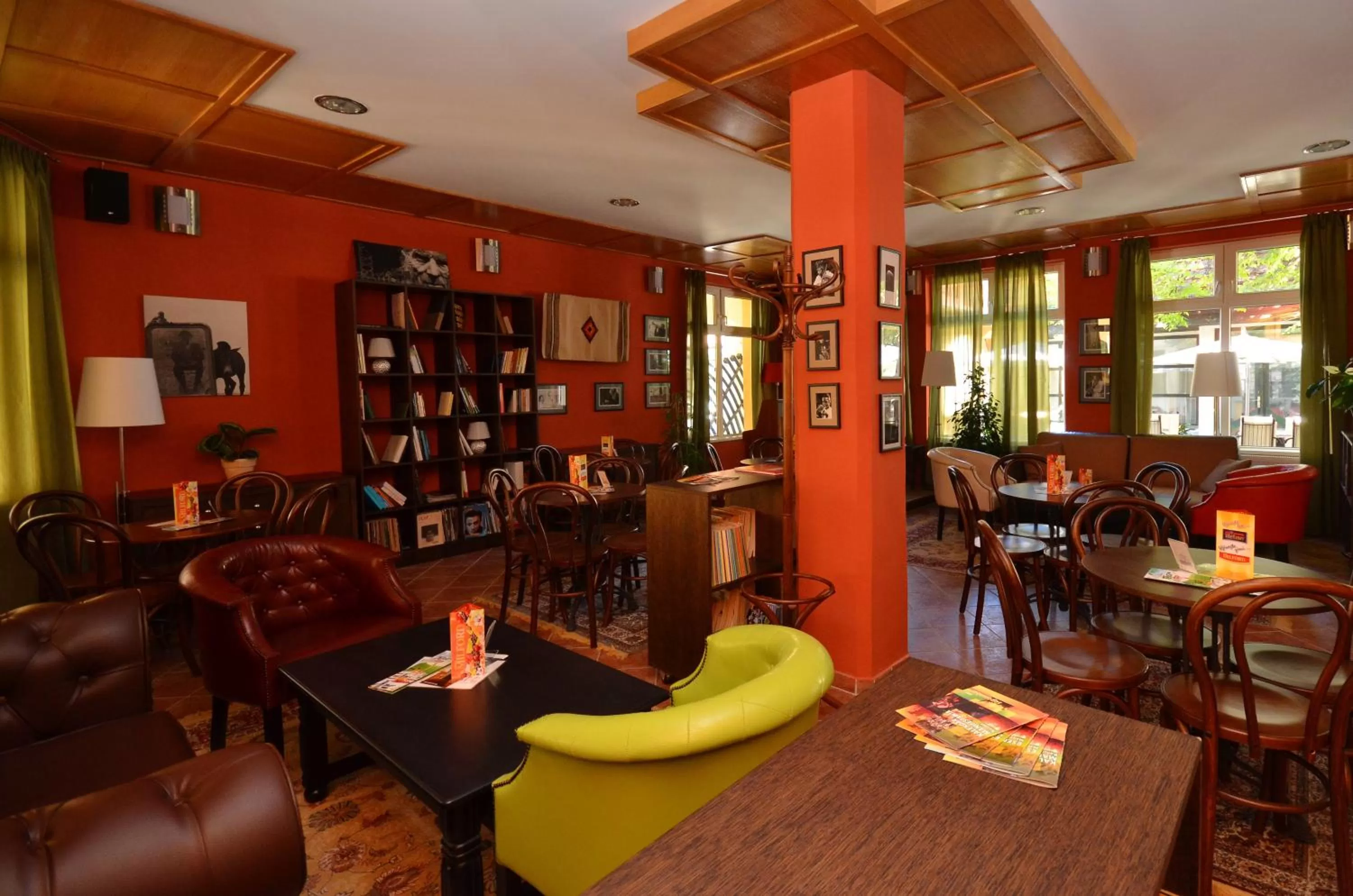 Decorative detail, Restaurant/Places to Eat in Art Garni Hotel