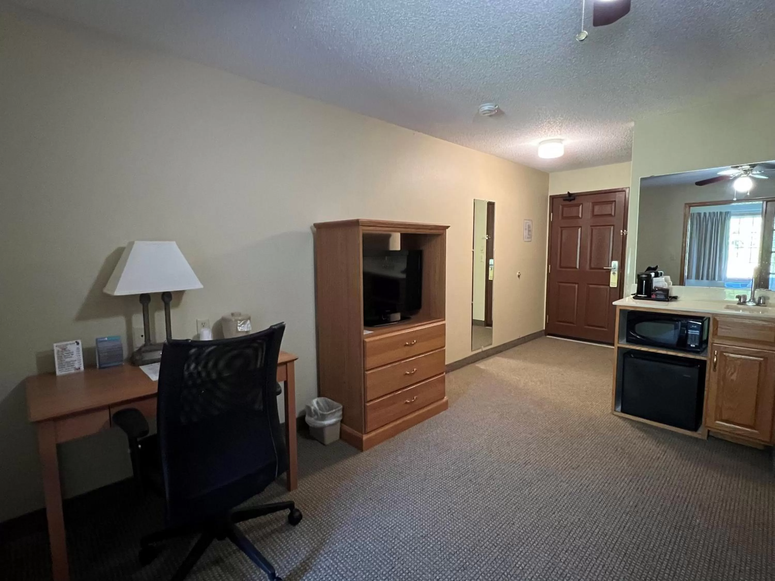 TV and multimedia in Country Inn Walker