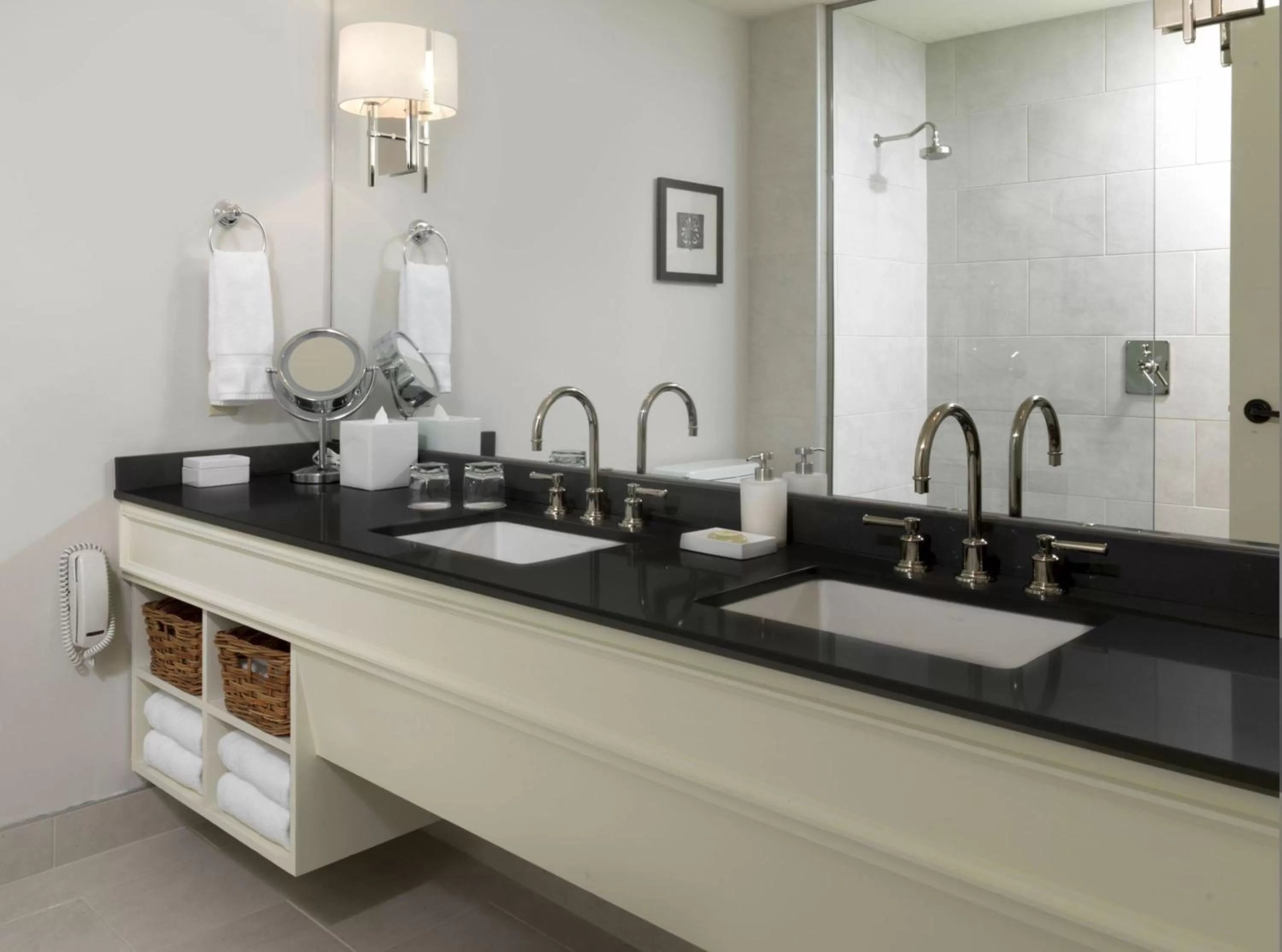 Bathroom in Topnotch Resort