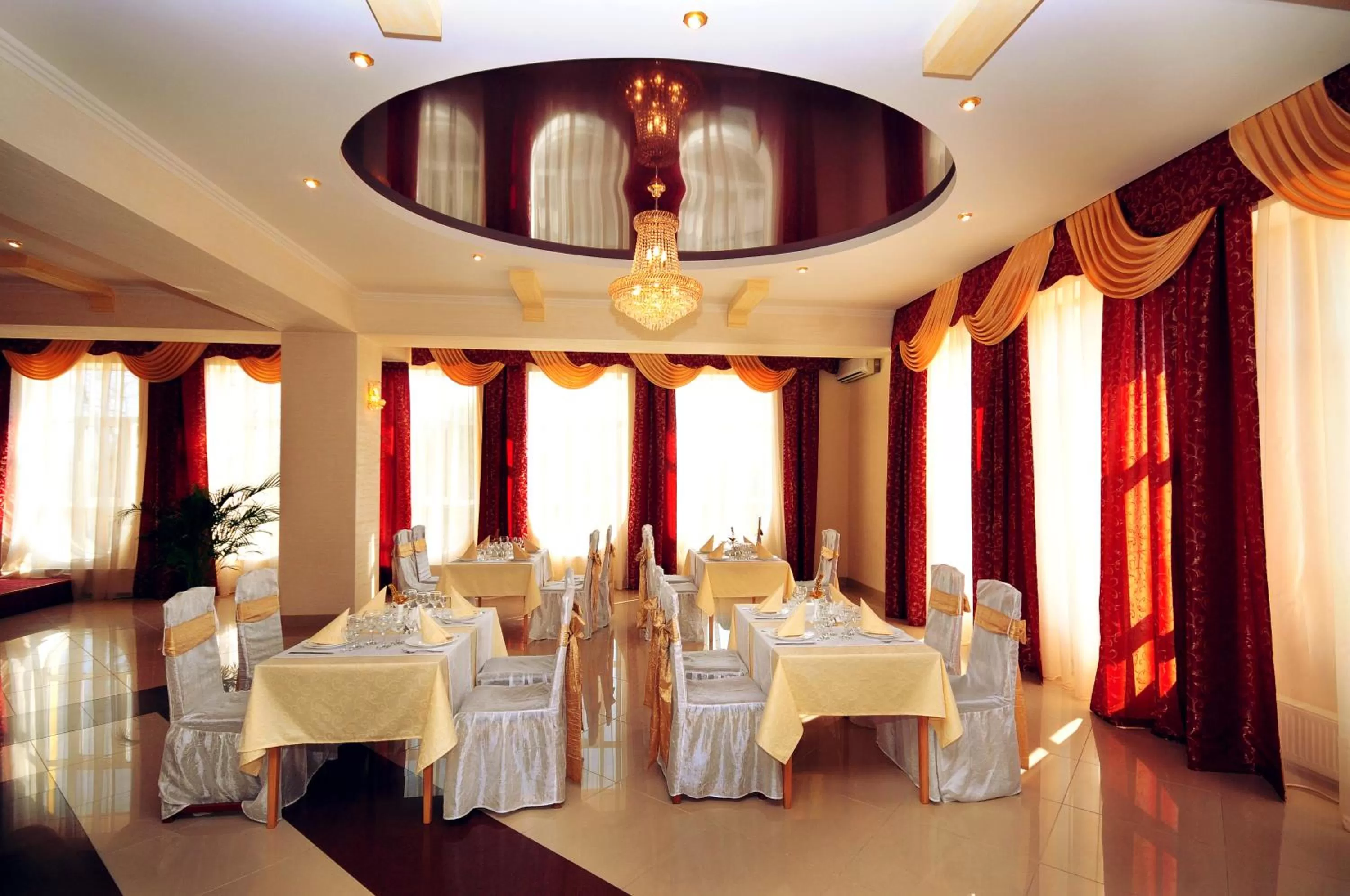 Restaurant/places to eat in Chervona Gora