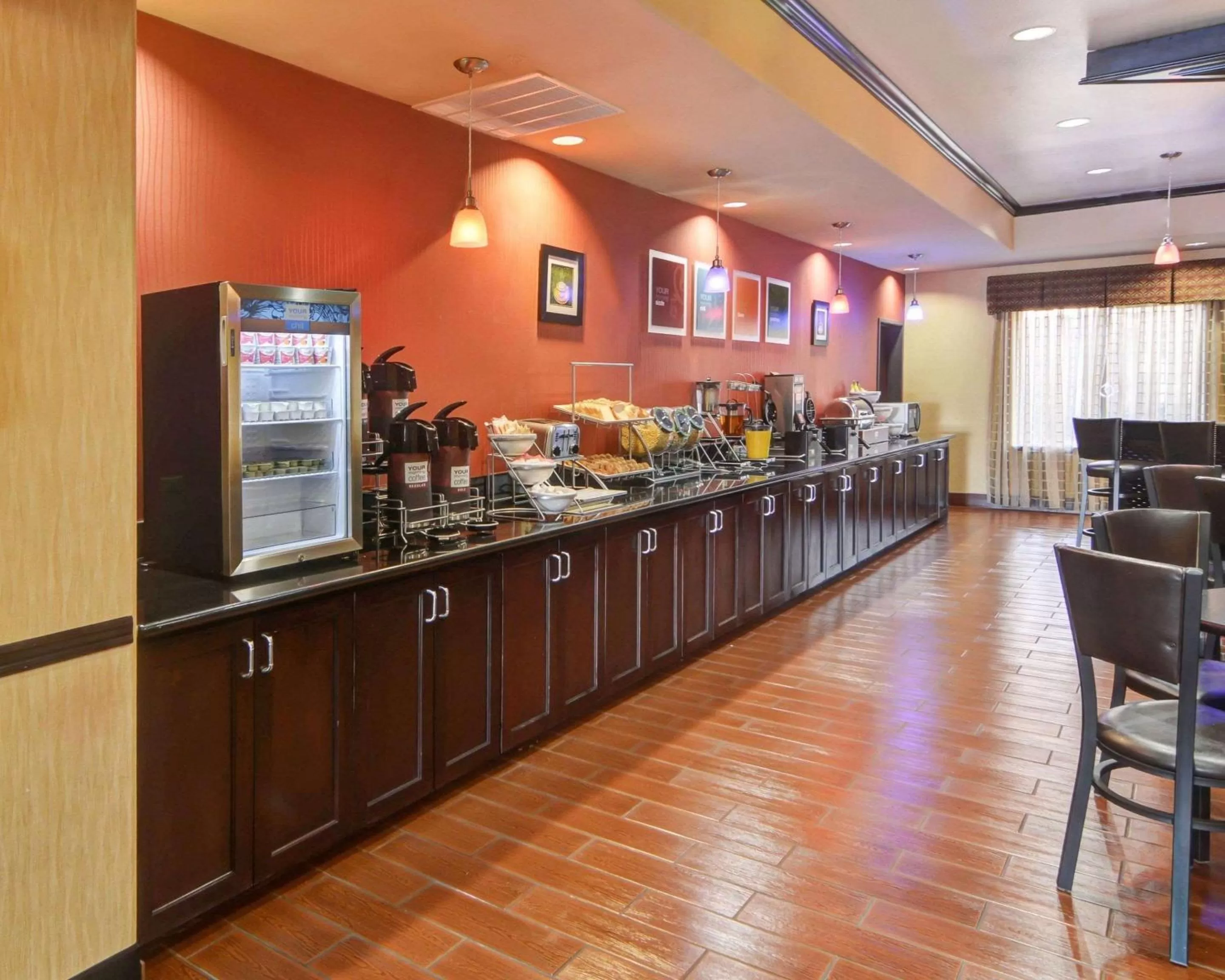 Restaurant/places to eat in Comfort Suites Lake Worth