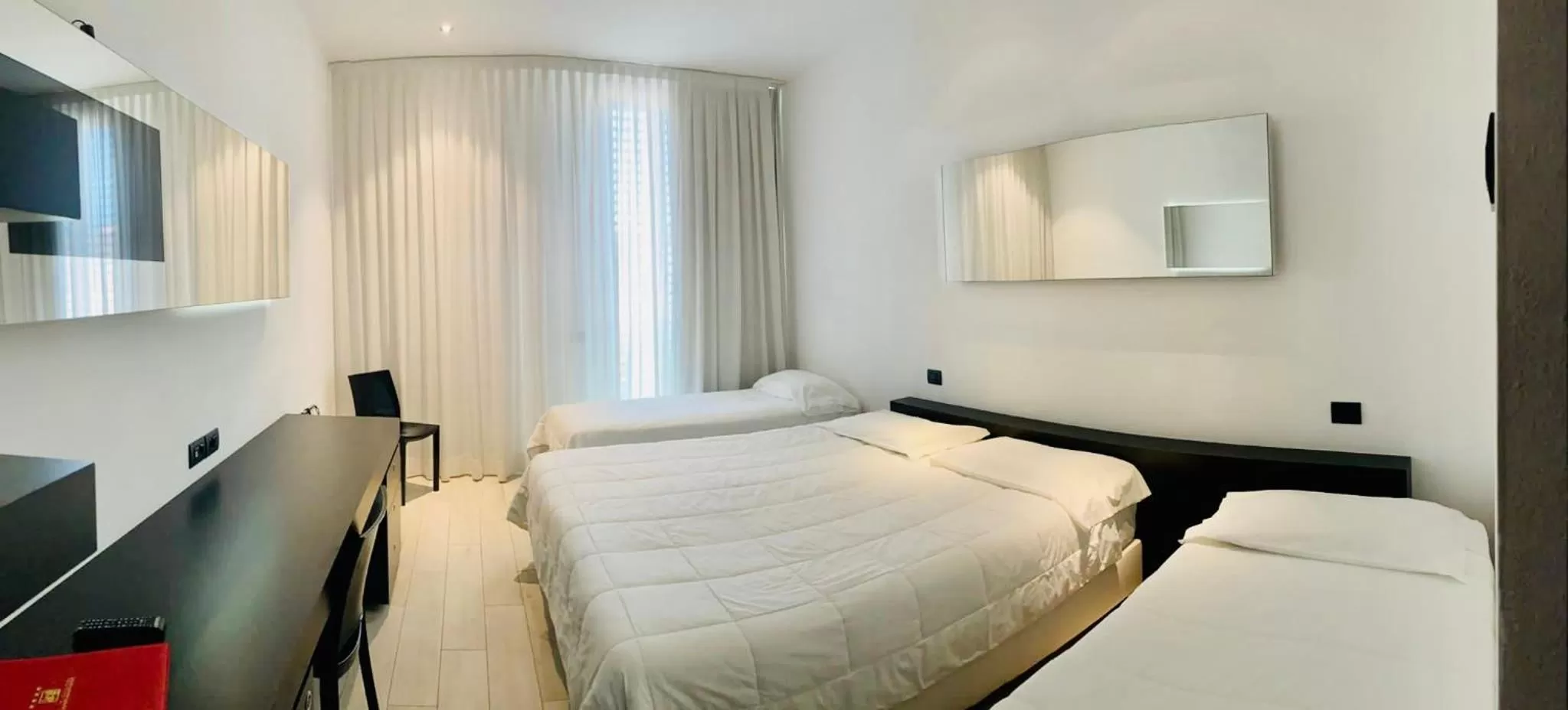 Bedroom, Bed in Blue Shades Hotel