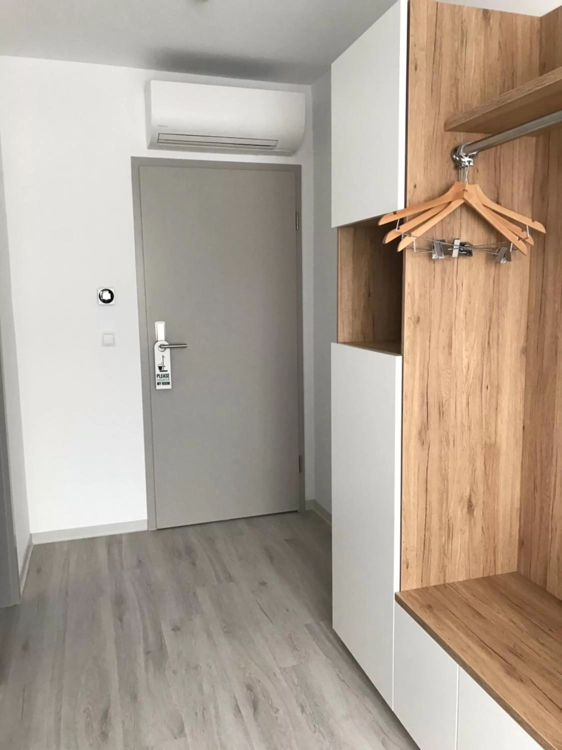 Photo of the whole room in Hotel 83