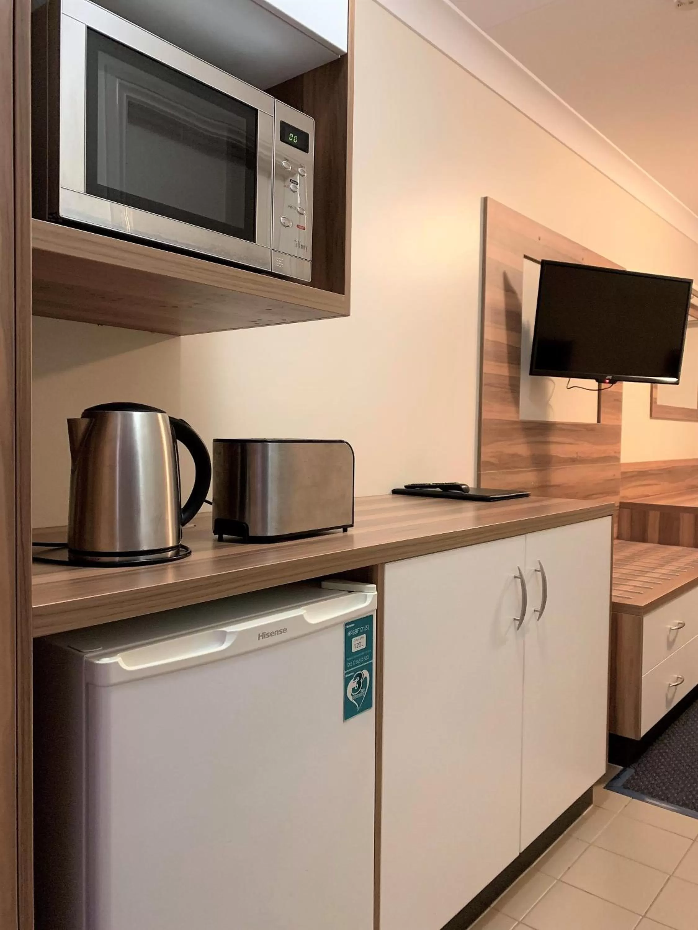 TV and multimedia in Charleville Motel