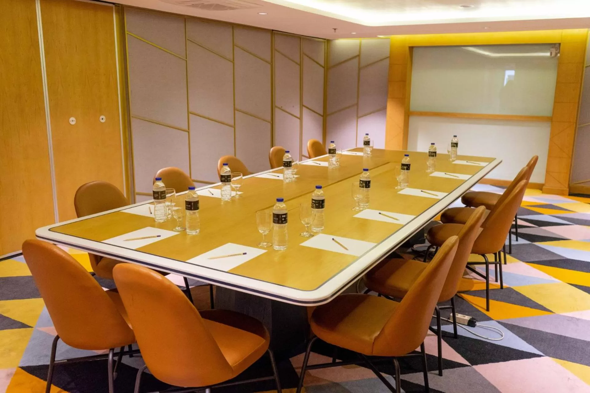 Meeting/conference room in Louis Kienne Hotel Pemuda
