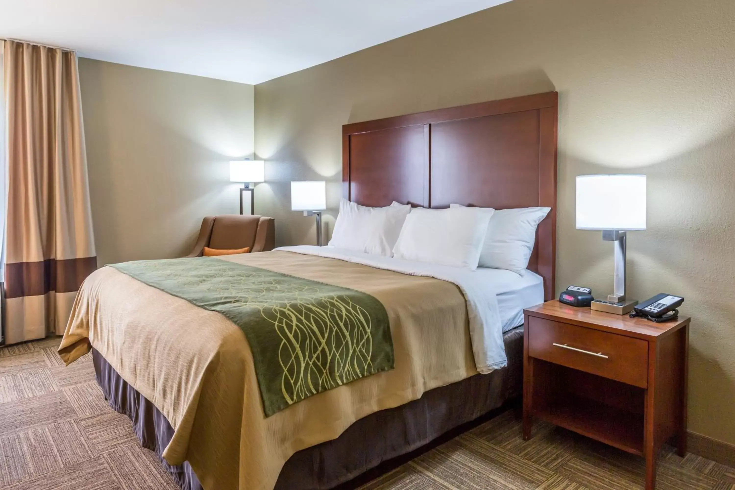 King Room - Non-Smoking in Comfort Inn Collinsville near St Louis King Room - Non-Smoking in Comfort Inn Collinsville near St Louis