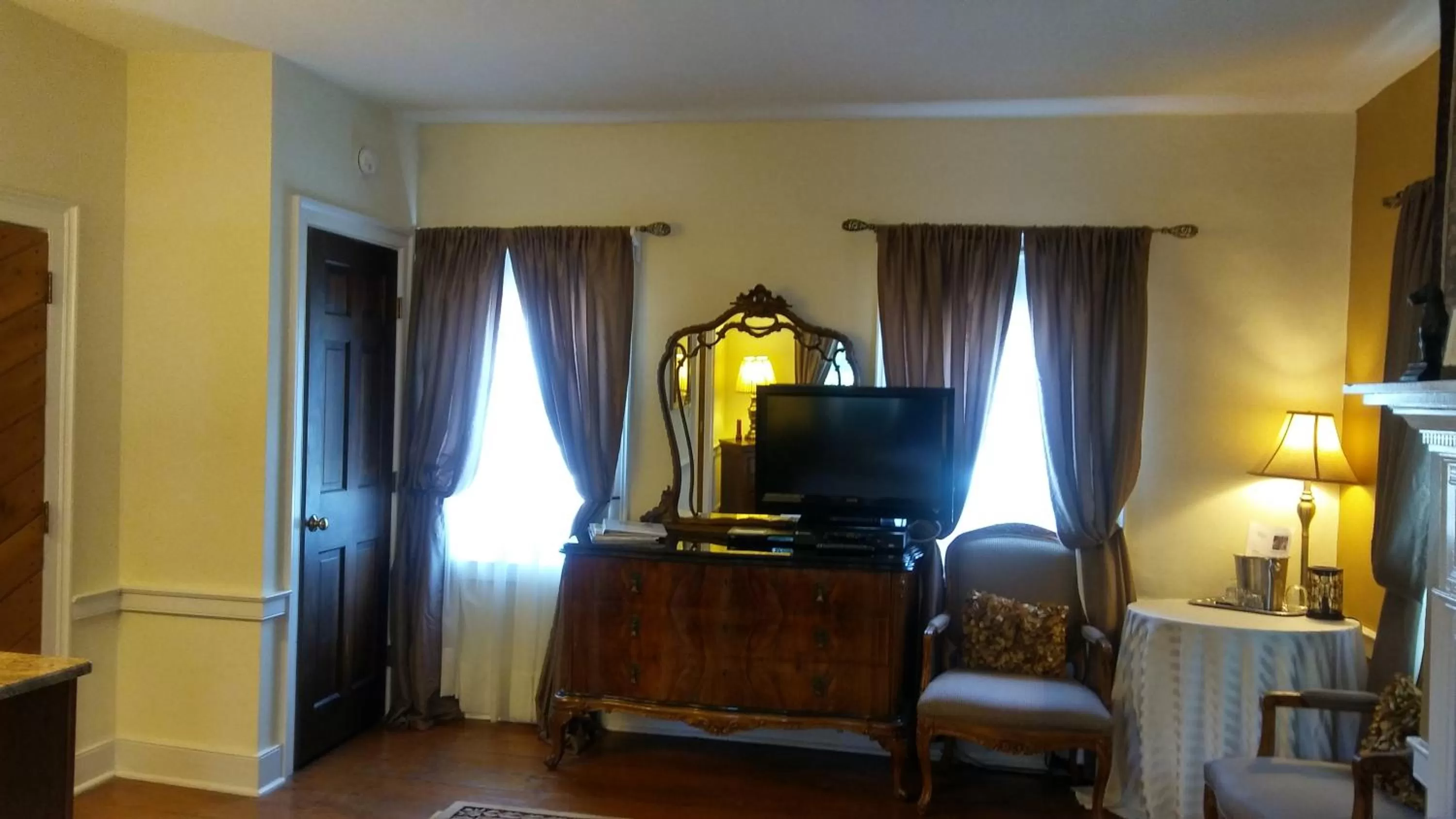 Large Double Room in Old Brick Inn