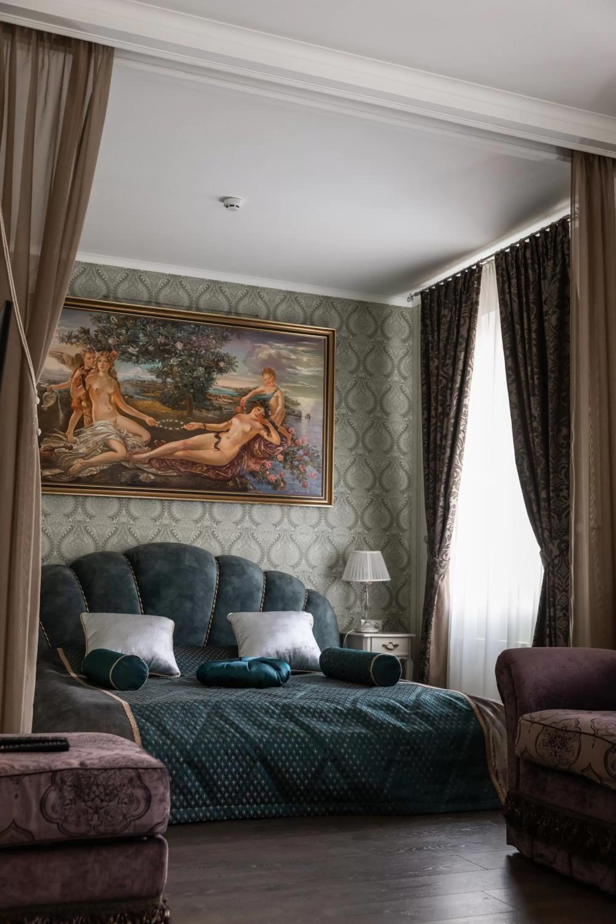 Photo of the whole room, Seating Area in Hotel "Mandarin Clubhouse"