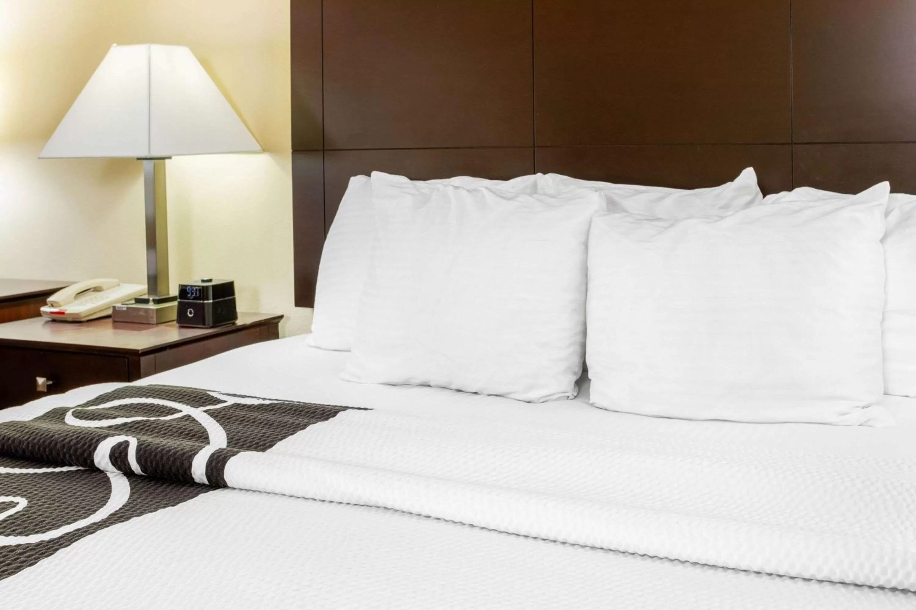 Bedroom, Bed in La Quinta by Wyndham Ennis