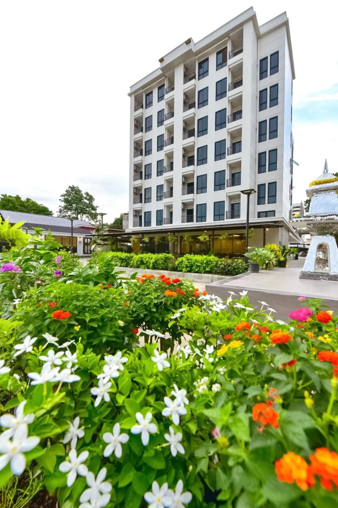 Property building in NORN Rimklong Bangkok Hotel