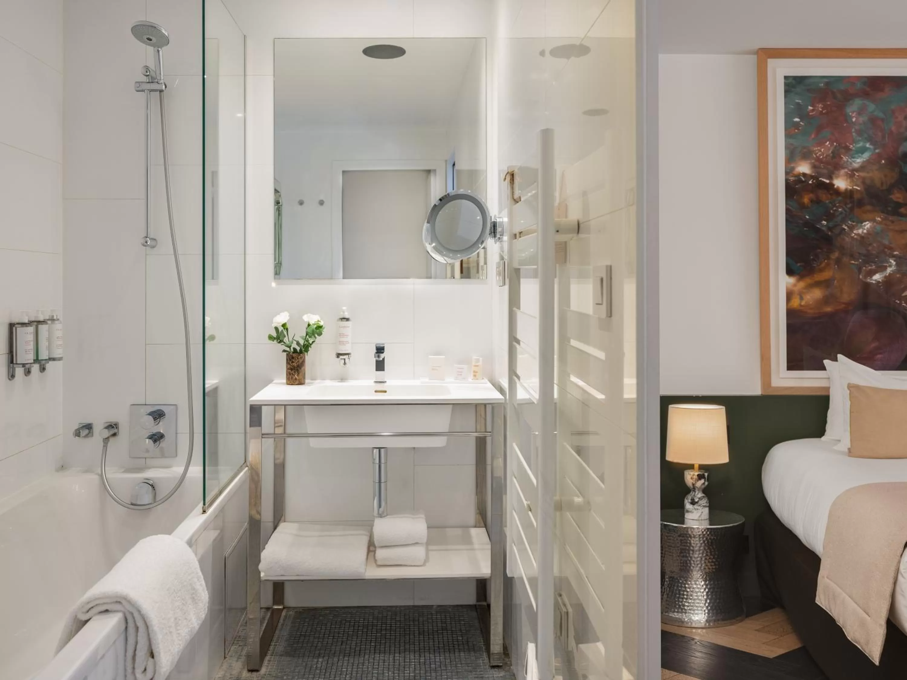 Bathroom, Bed in Le Rayz Vendome