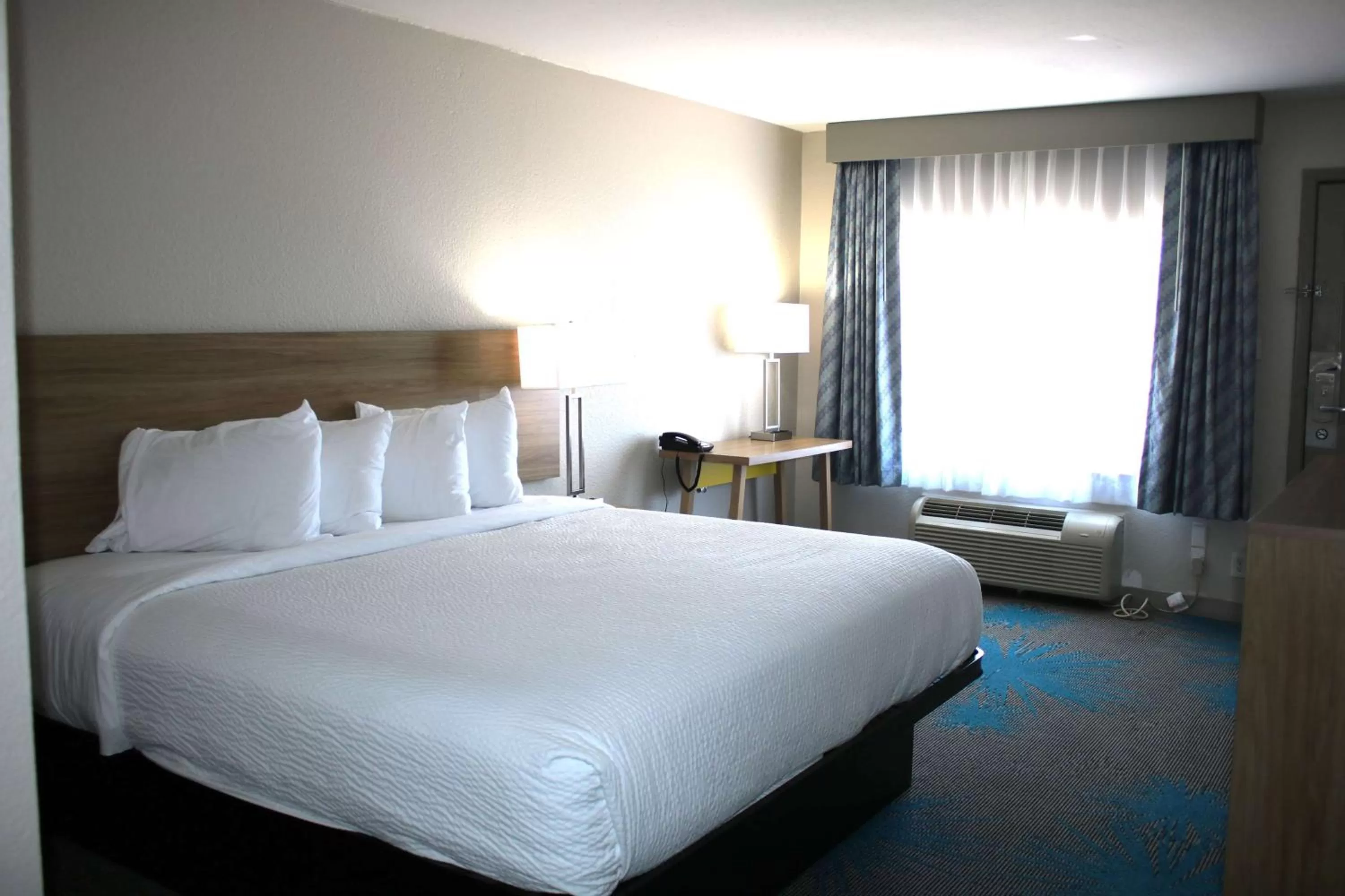 Photo of the whole room, Bed in Days Inn by Wyndham Waco University Area