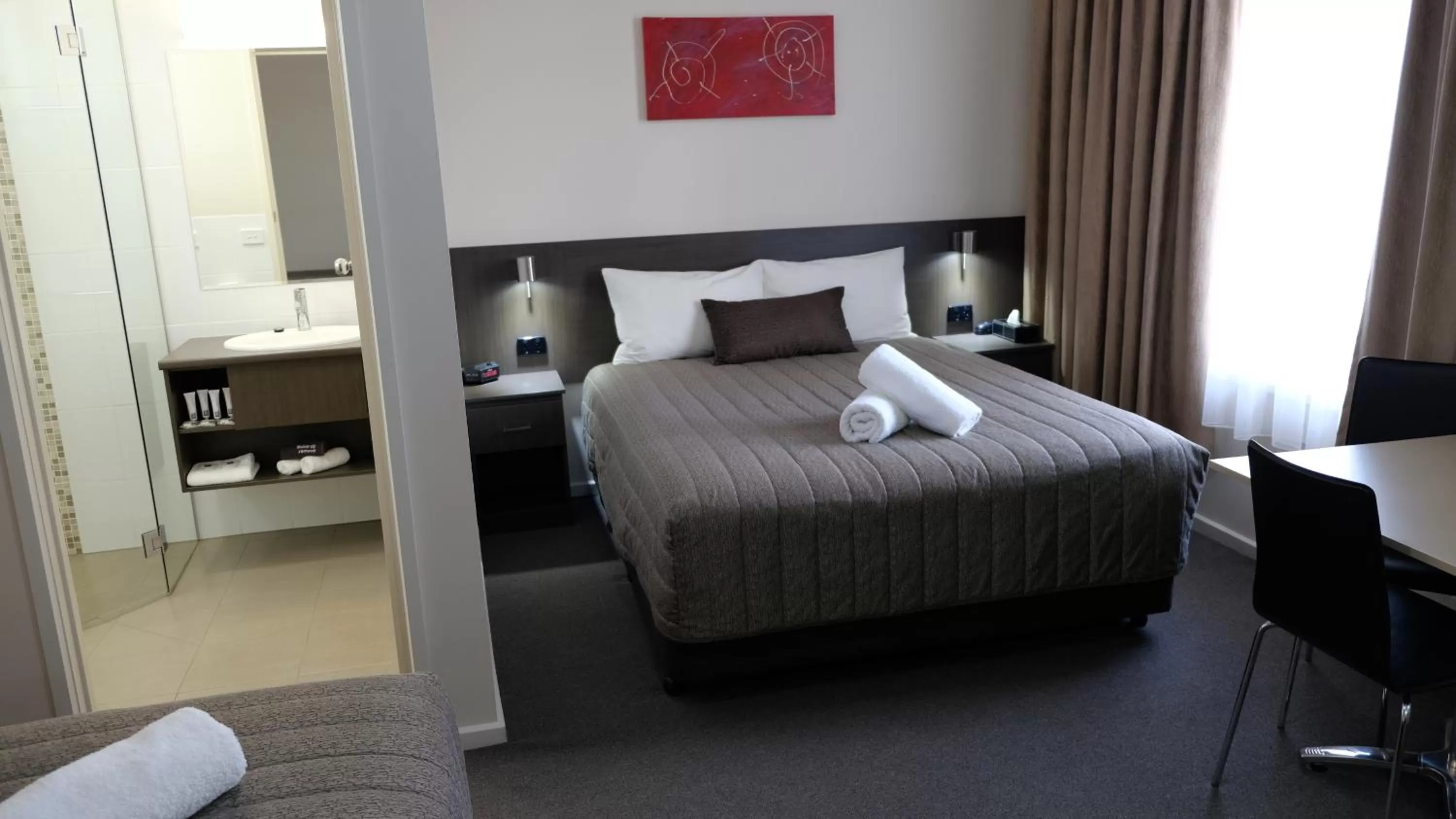 Bed in Loddon River Motel Kerang