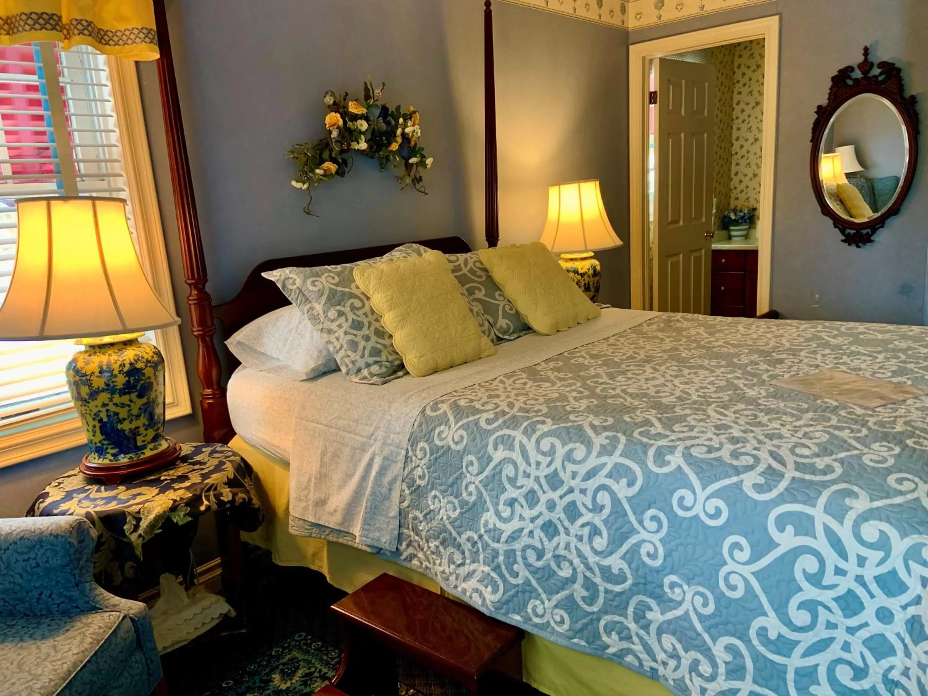 Bedroom, Bed in WeatherPine Inn