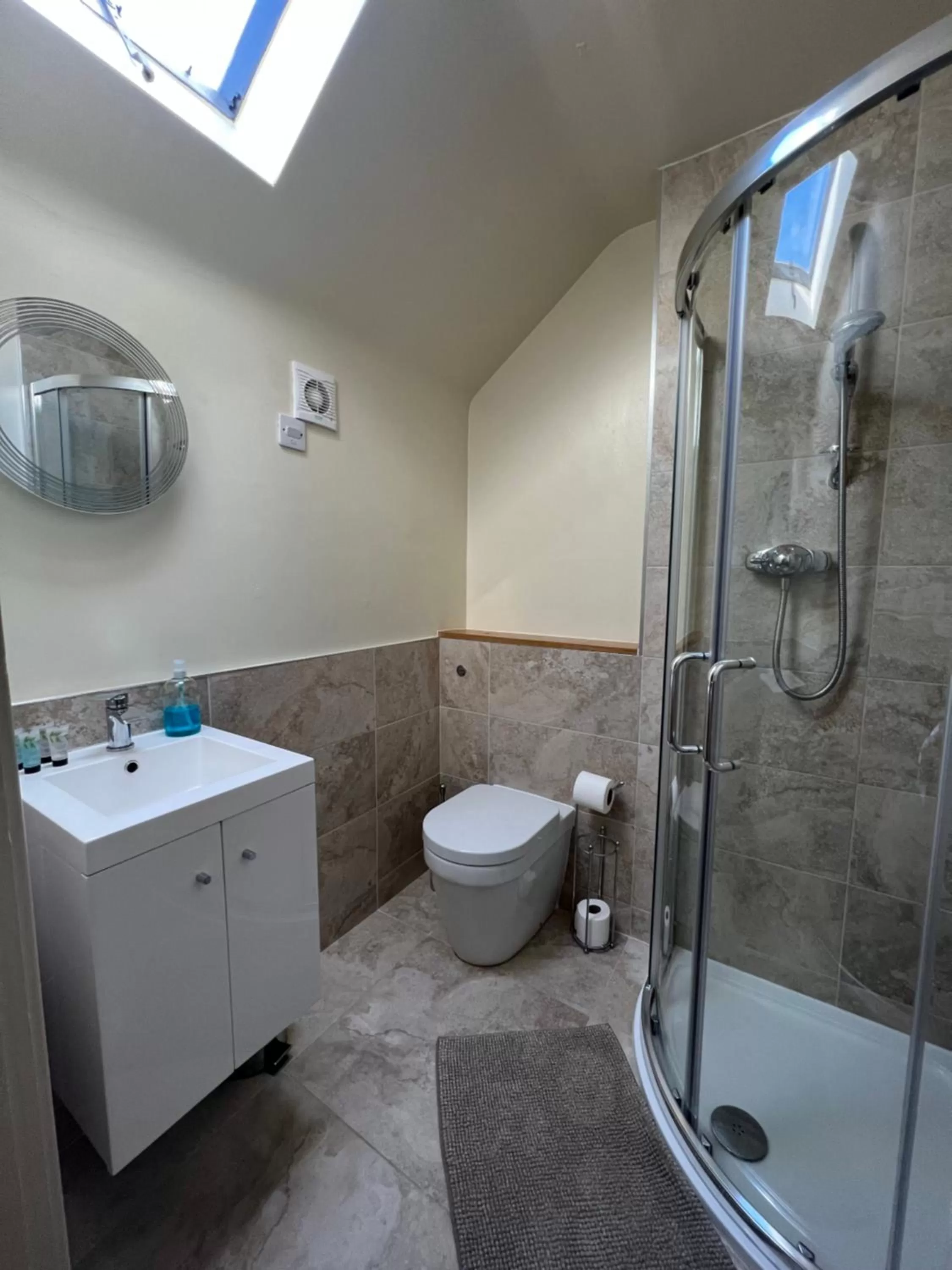 Bathroom in The Beresford Arms