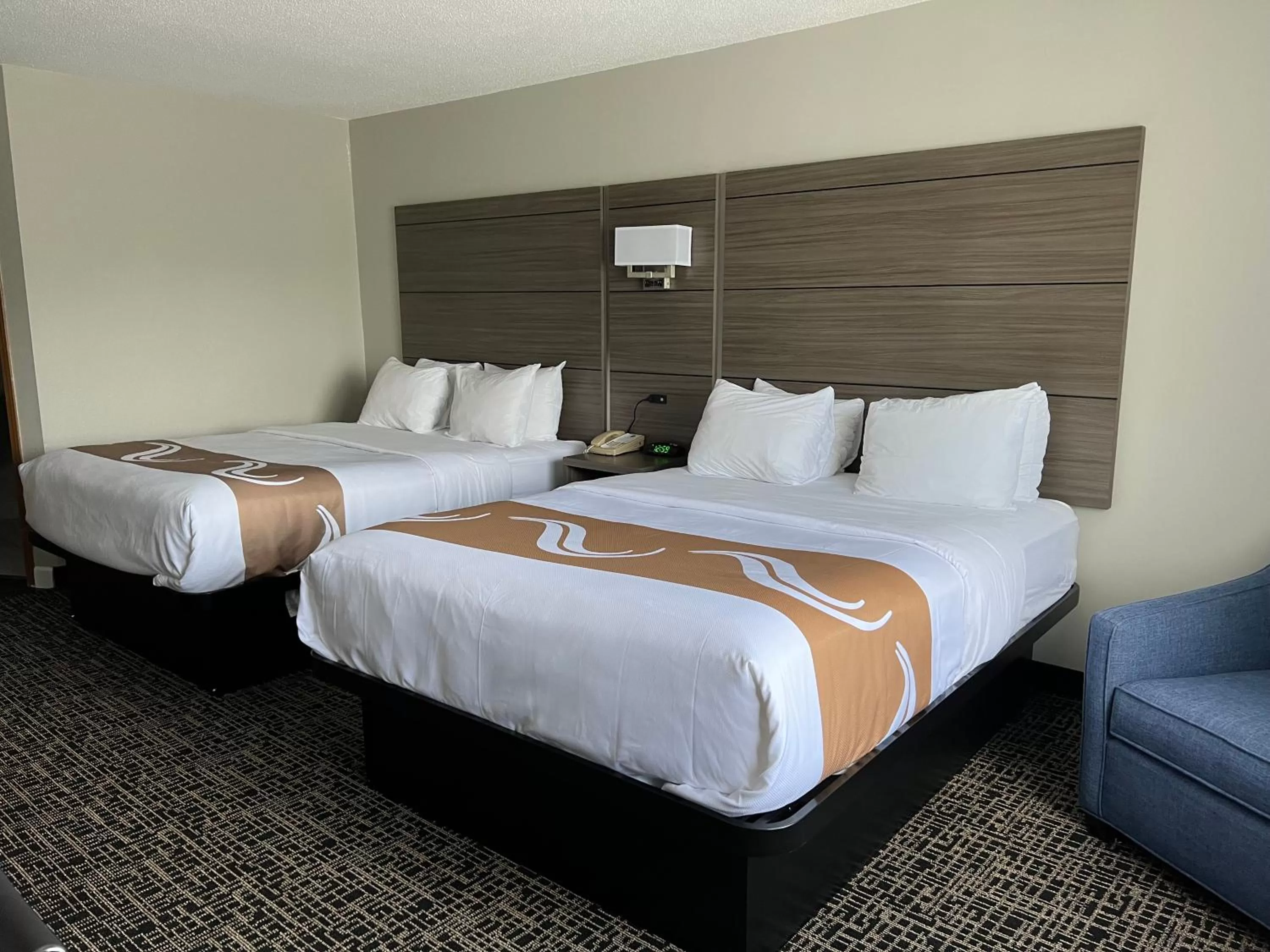 Bed in Quality Inn & Suites Red Wing