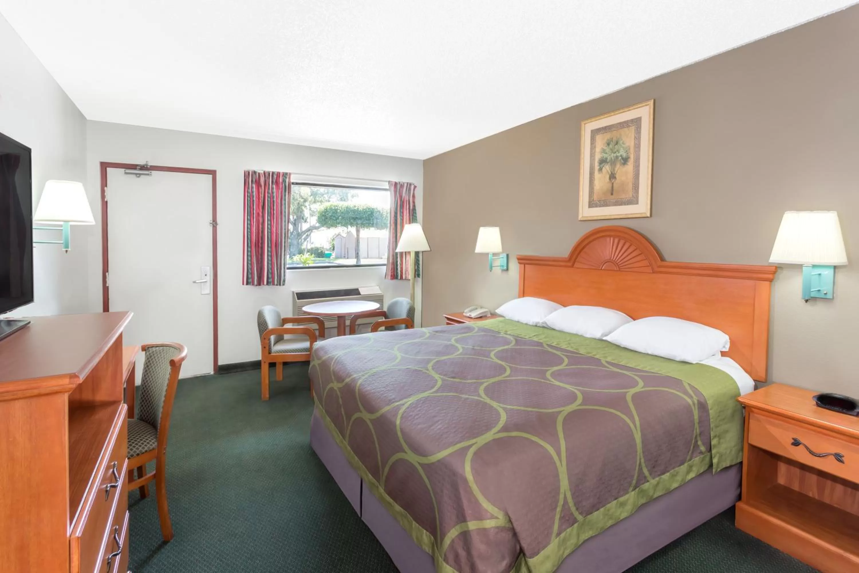 Photo of the whole room, Bed in Redfinn Inn