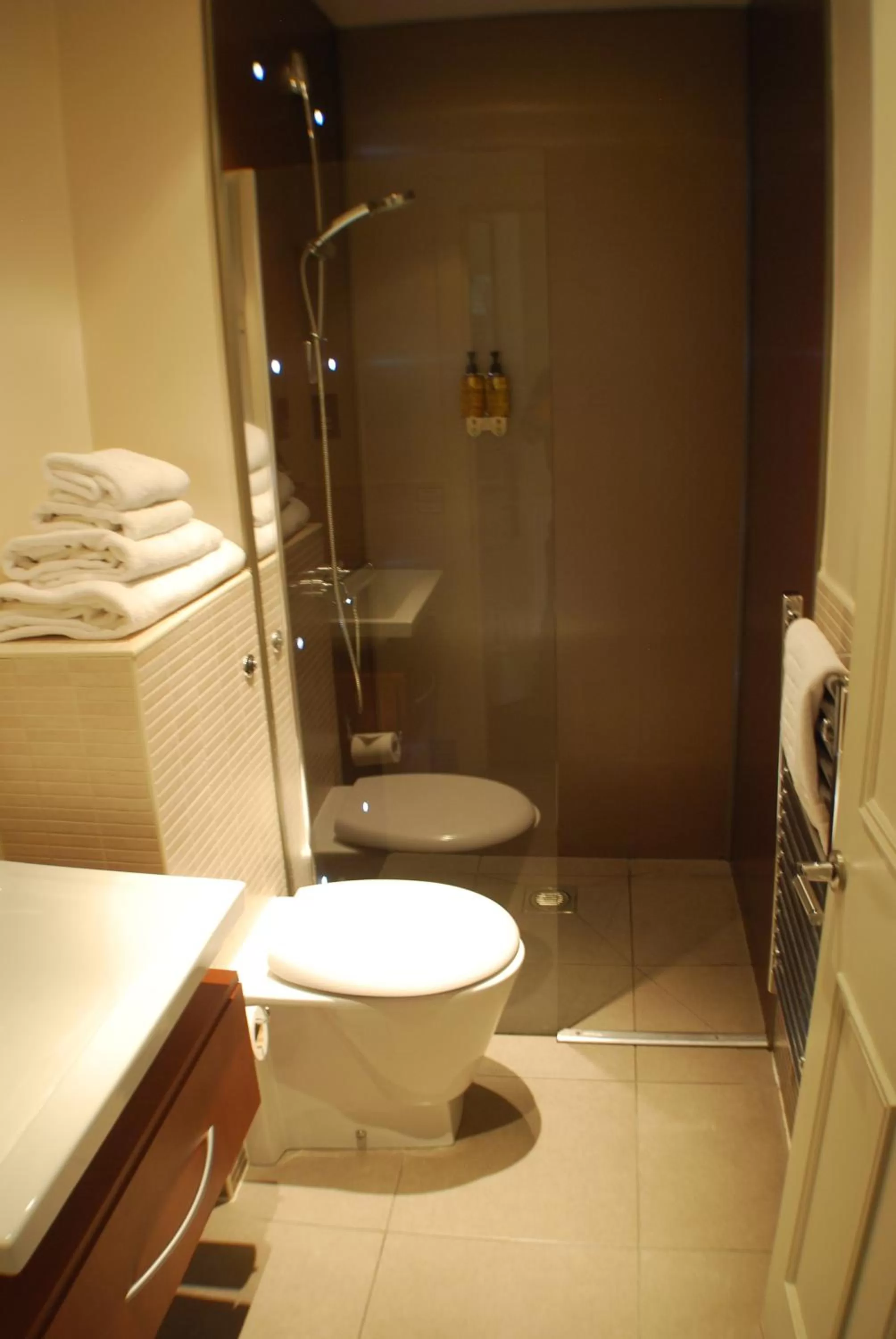 Bathroom in The Salisbury Hotel