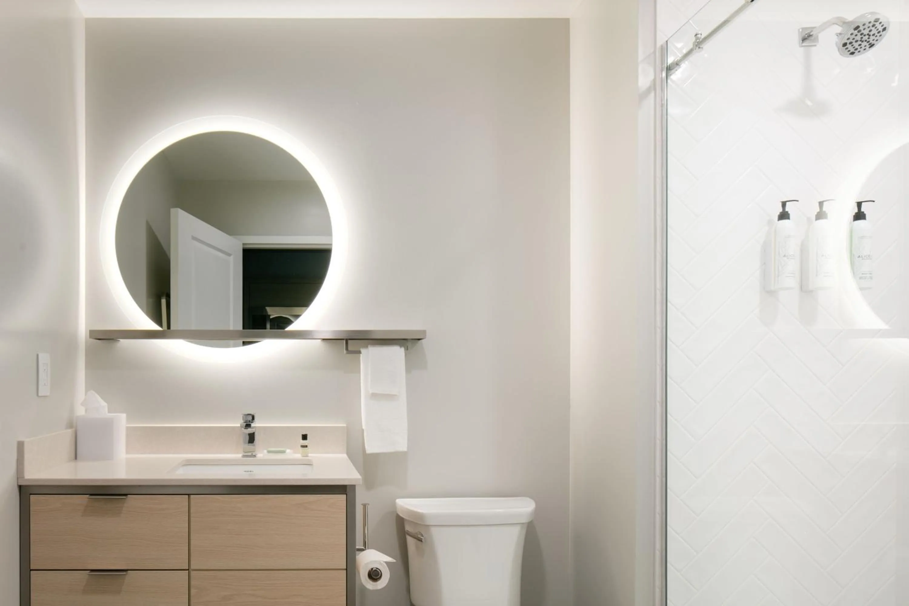 Bathroom in TownePlace Suites by Marriott Oconomowoc